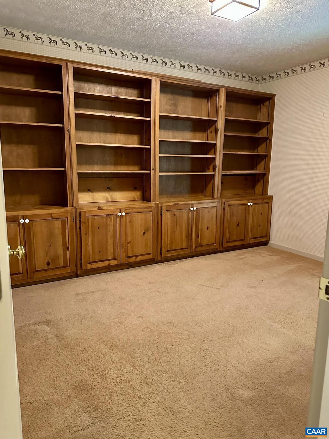 IVY WOODS - Residential