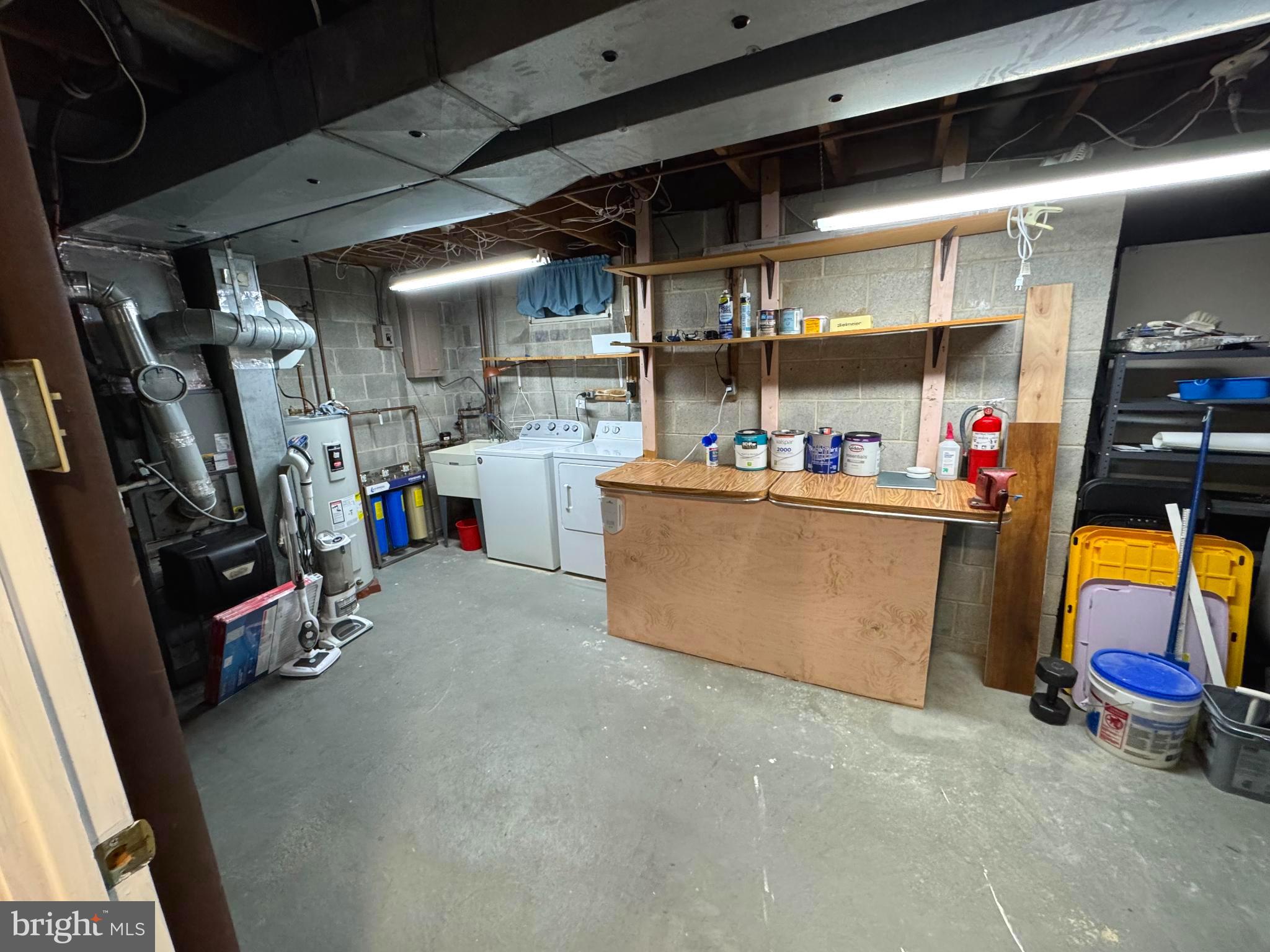 ALVERNO VALLEY FRM - Residential Lease