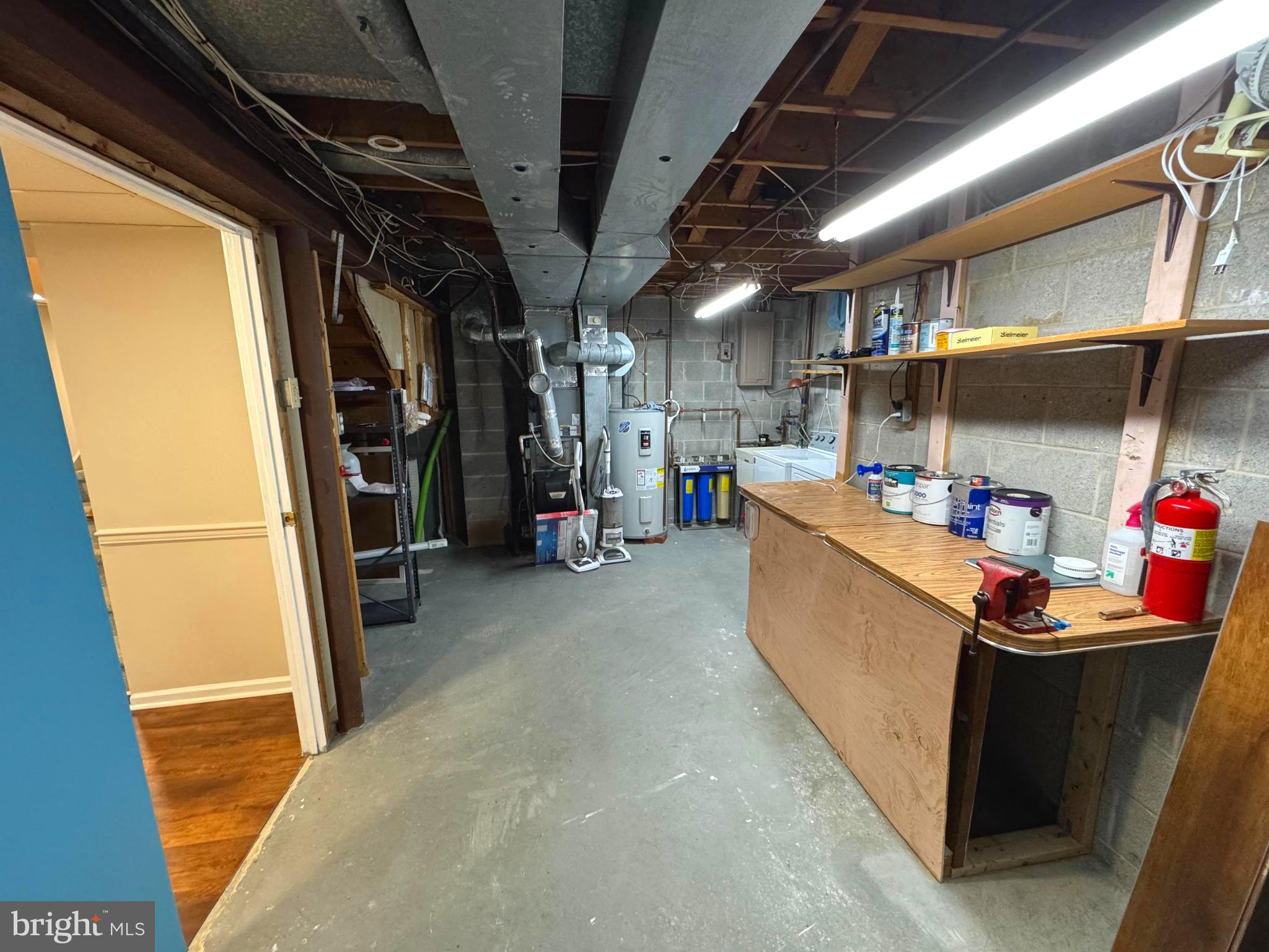 ALVERNO VALLEY FRM - Residential Lease