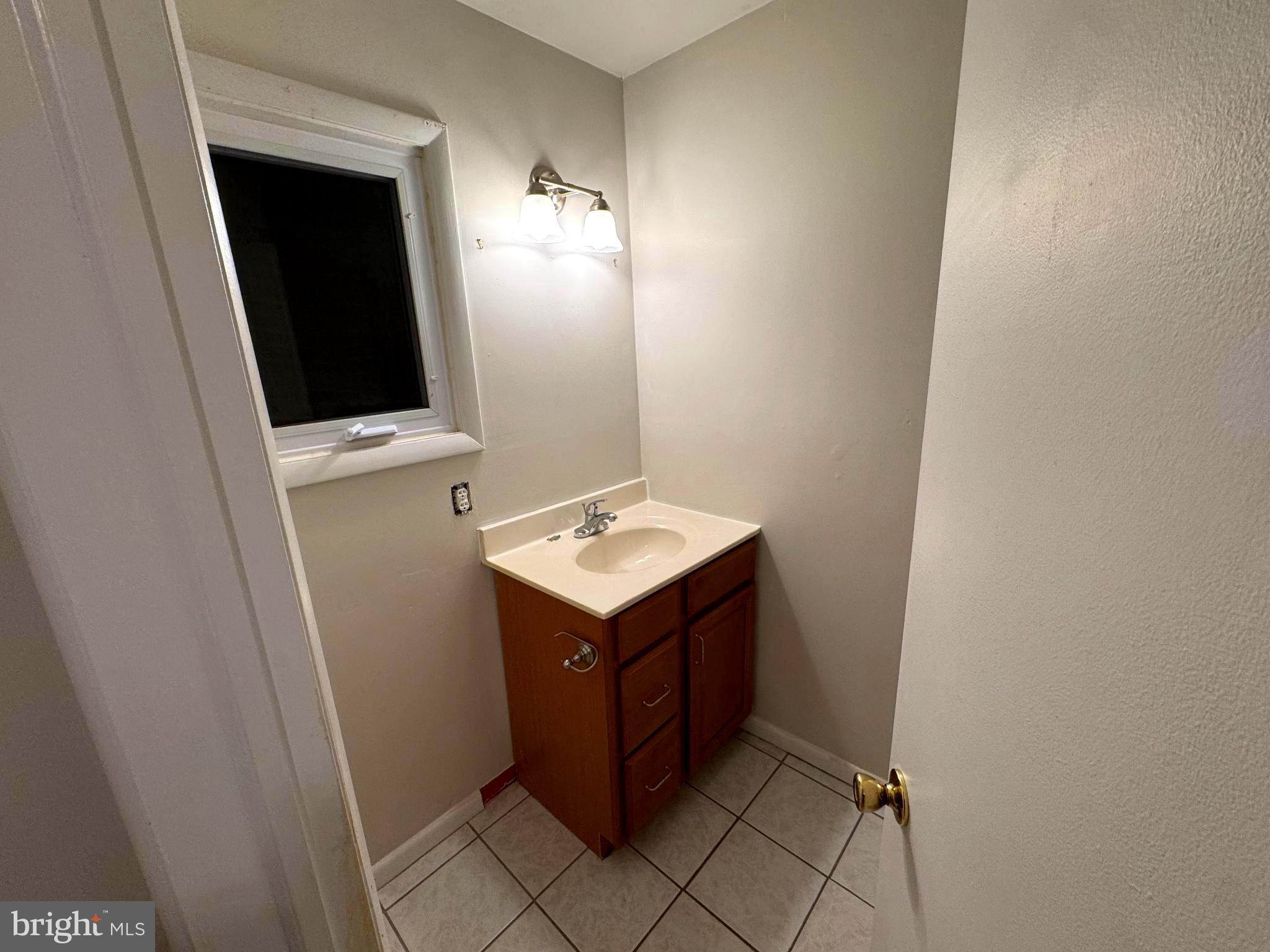 ALVERNO VALLEY FRM - Residential Lease