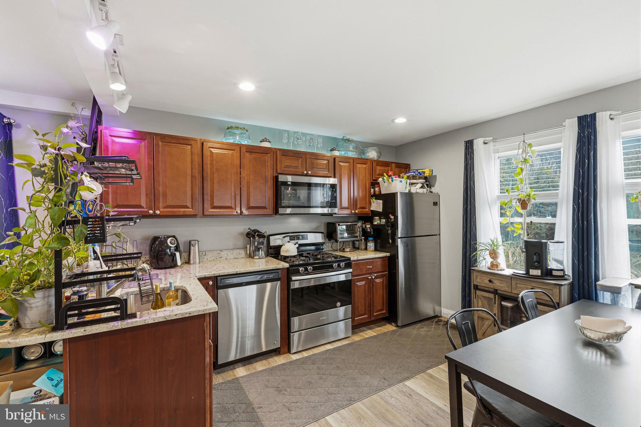 TWIN OAKS - Residential Income