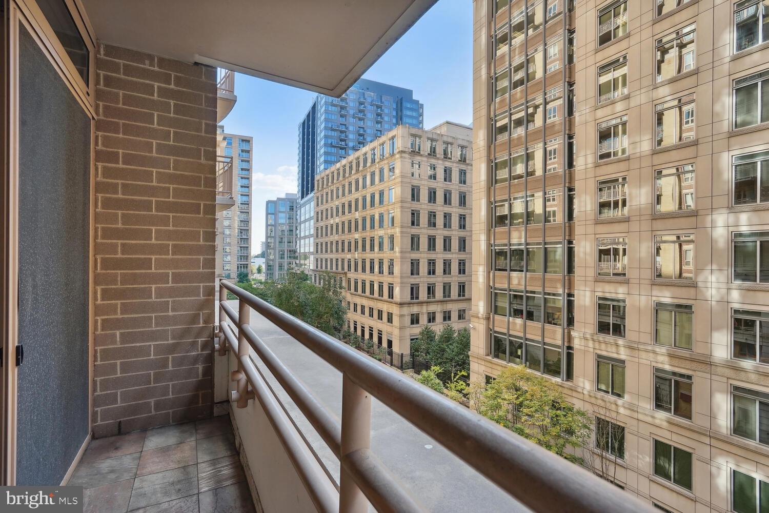 RESIDENCES AT LIBERTY CENTER - Residential