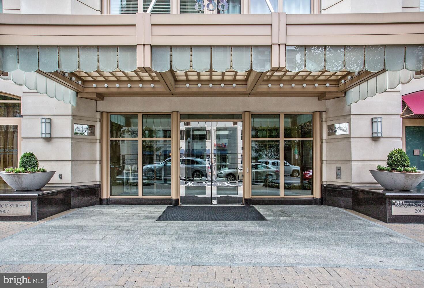 RESIDENCES AT LIBERTY CENTER - Residential