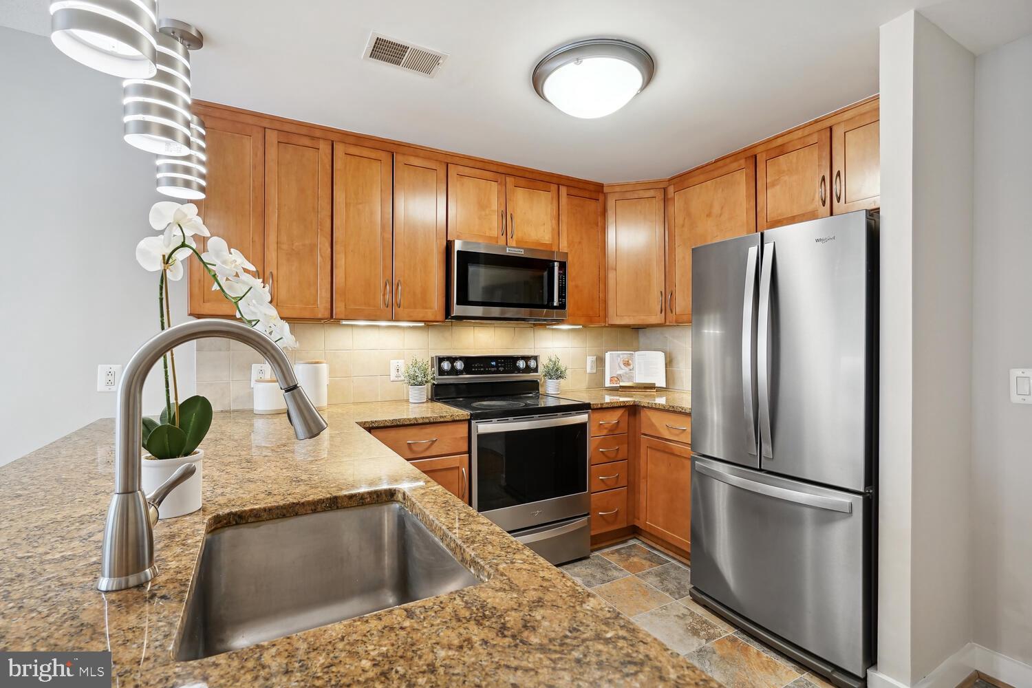 RESIDENCES AT LIBERTY CENTER - Residential