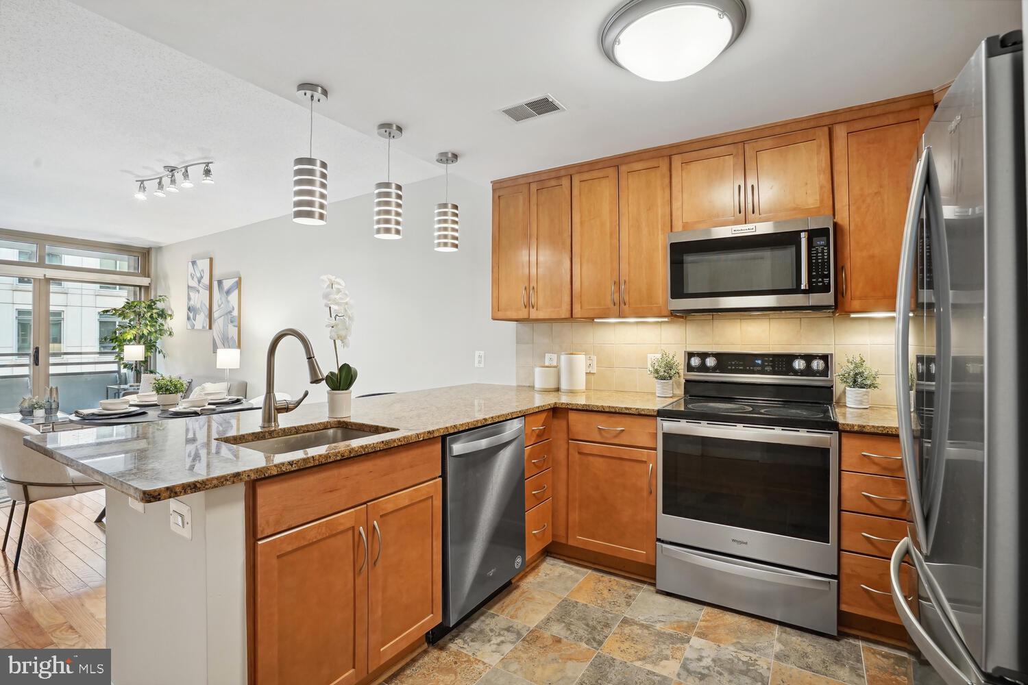 RESIDENCES AT LIBERTY CENTER - Residential