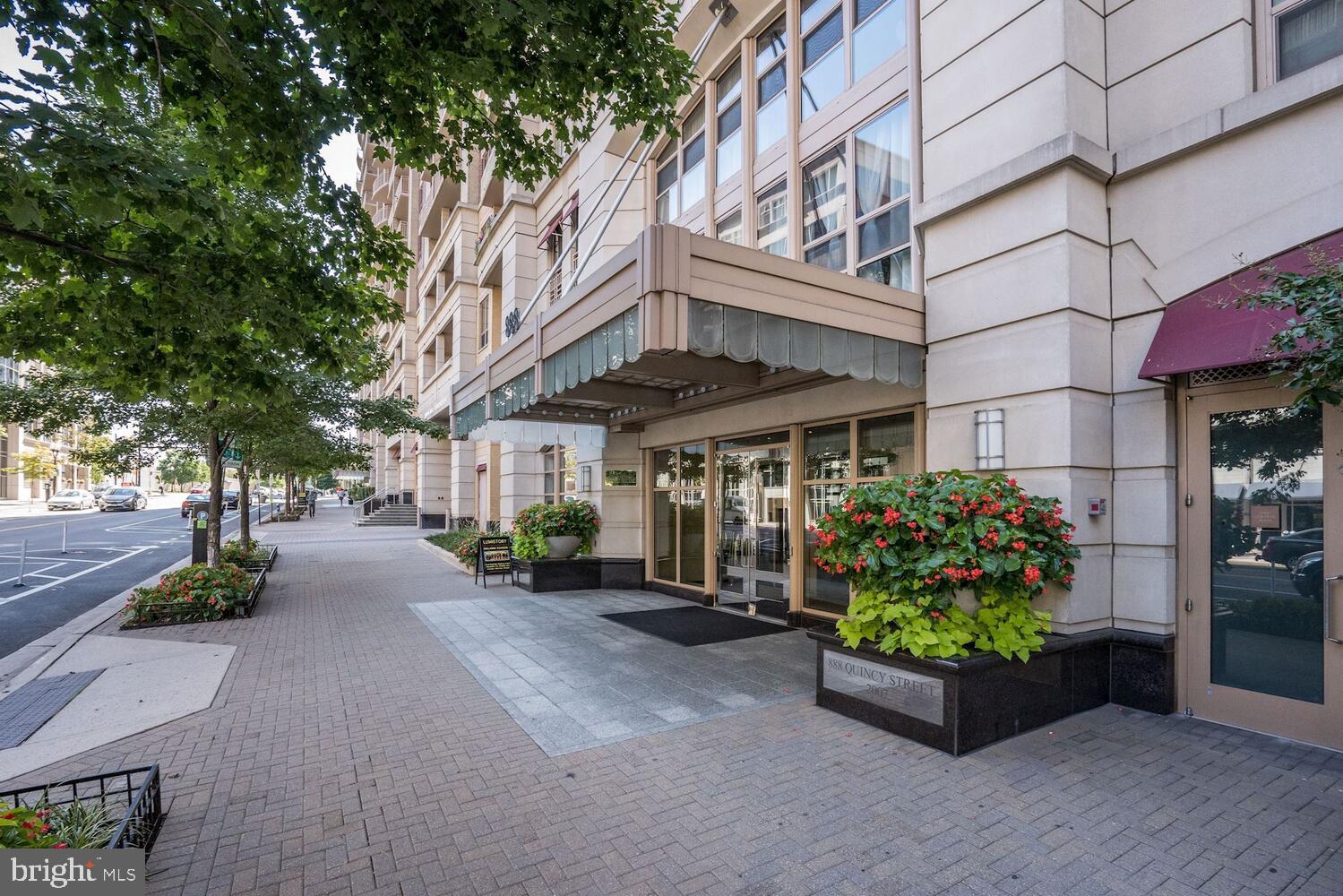 RESIDENCES AT LIBERTY CENTER - Residential