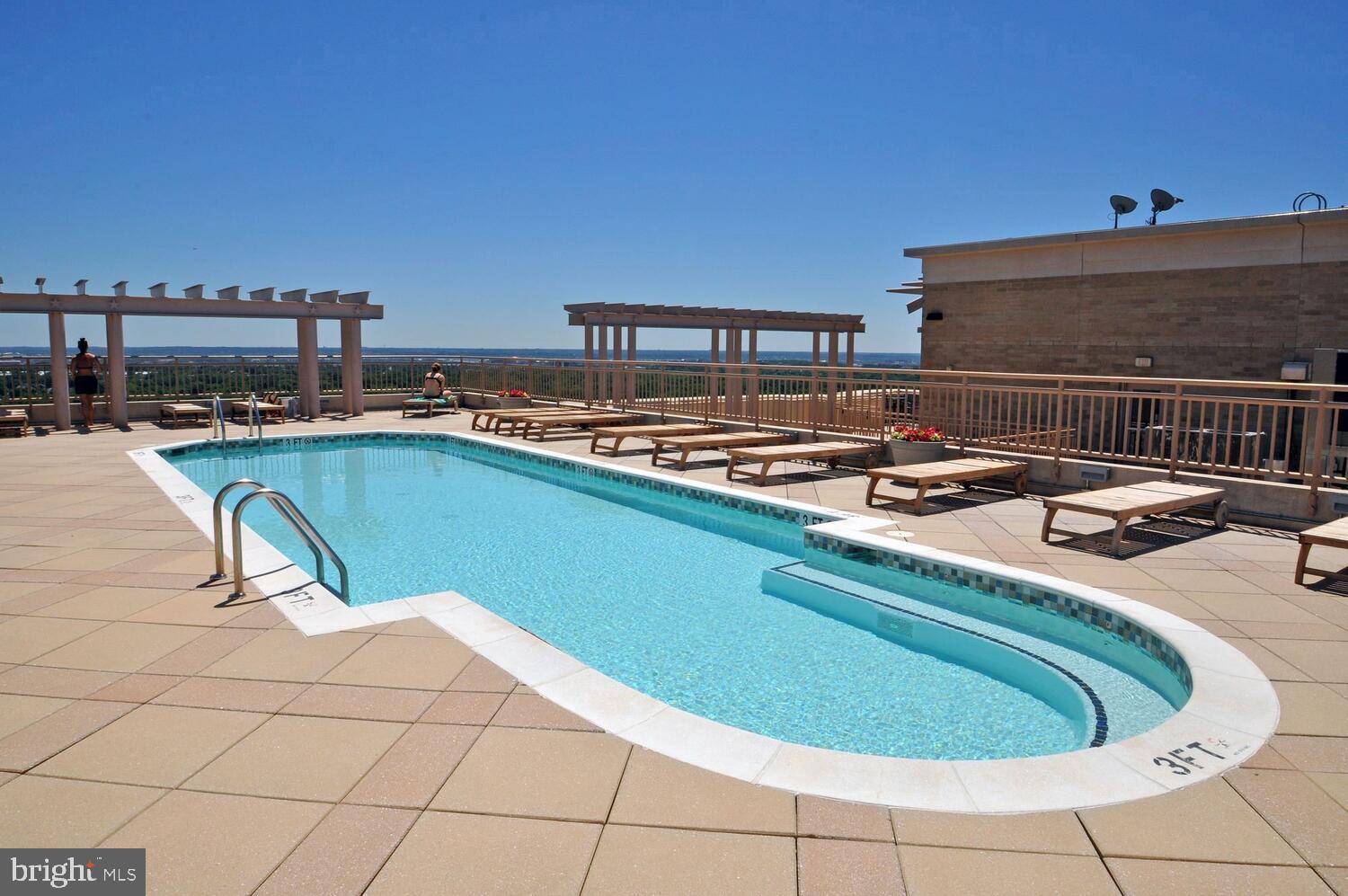 RESIDENCES AT LIBERTY CENTER - Residential