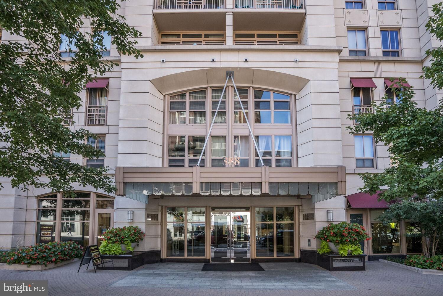 RESIDENCES AT LIBERTY CENTER - Residential