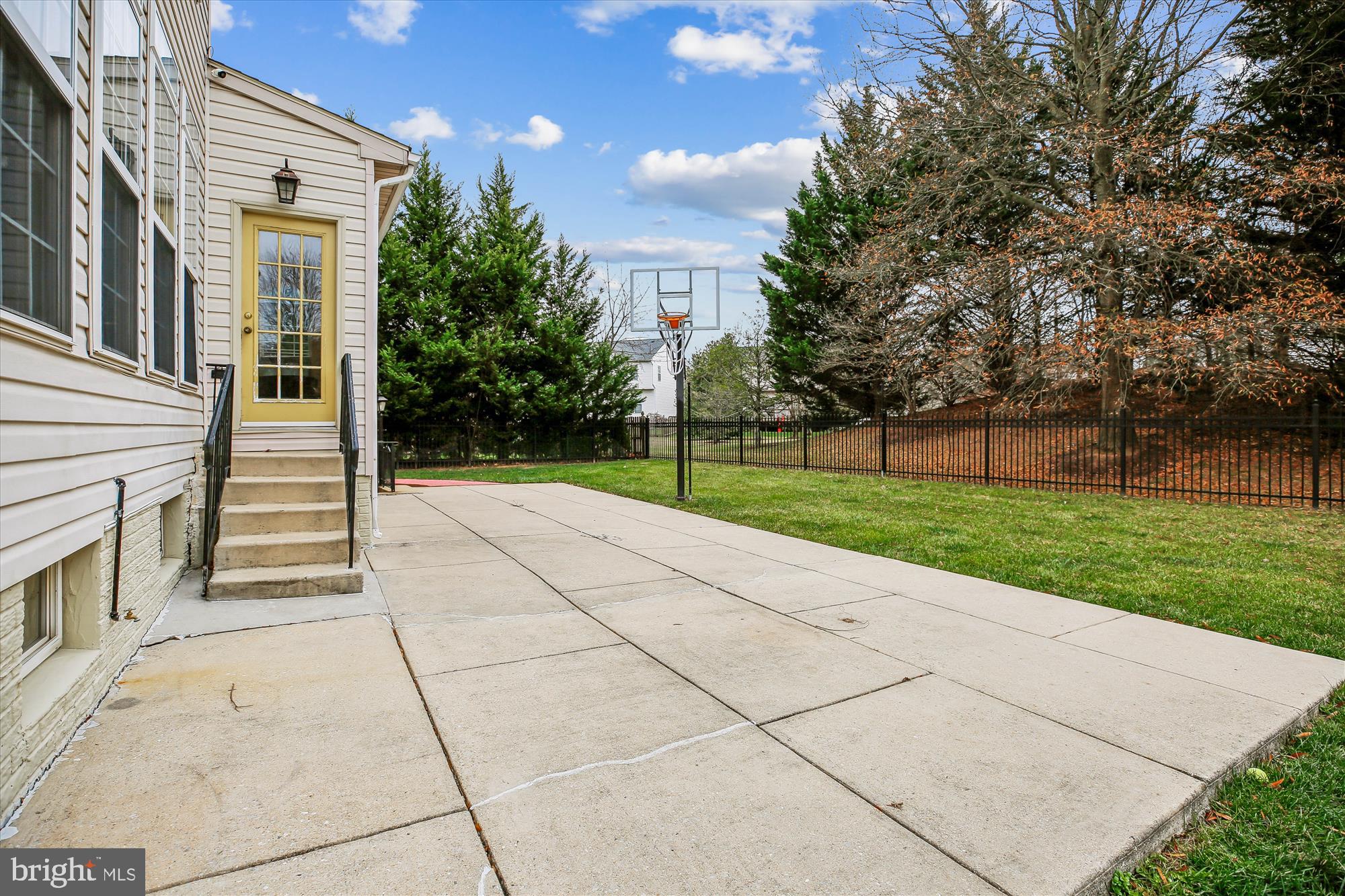 KINGSVIEW VILLAGE - Residential