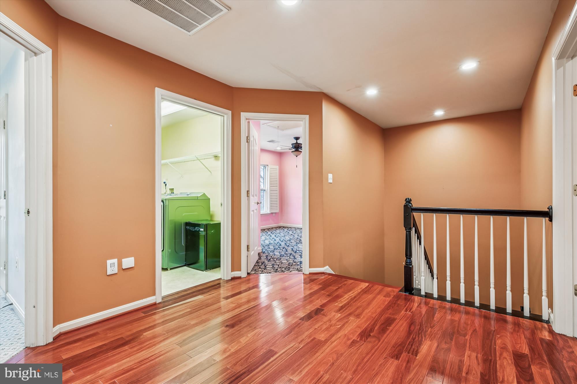 KINGSVIEW VILLAGE - Residential