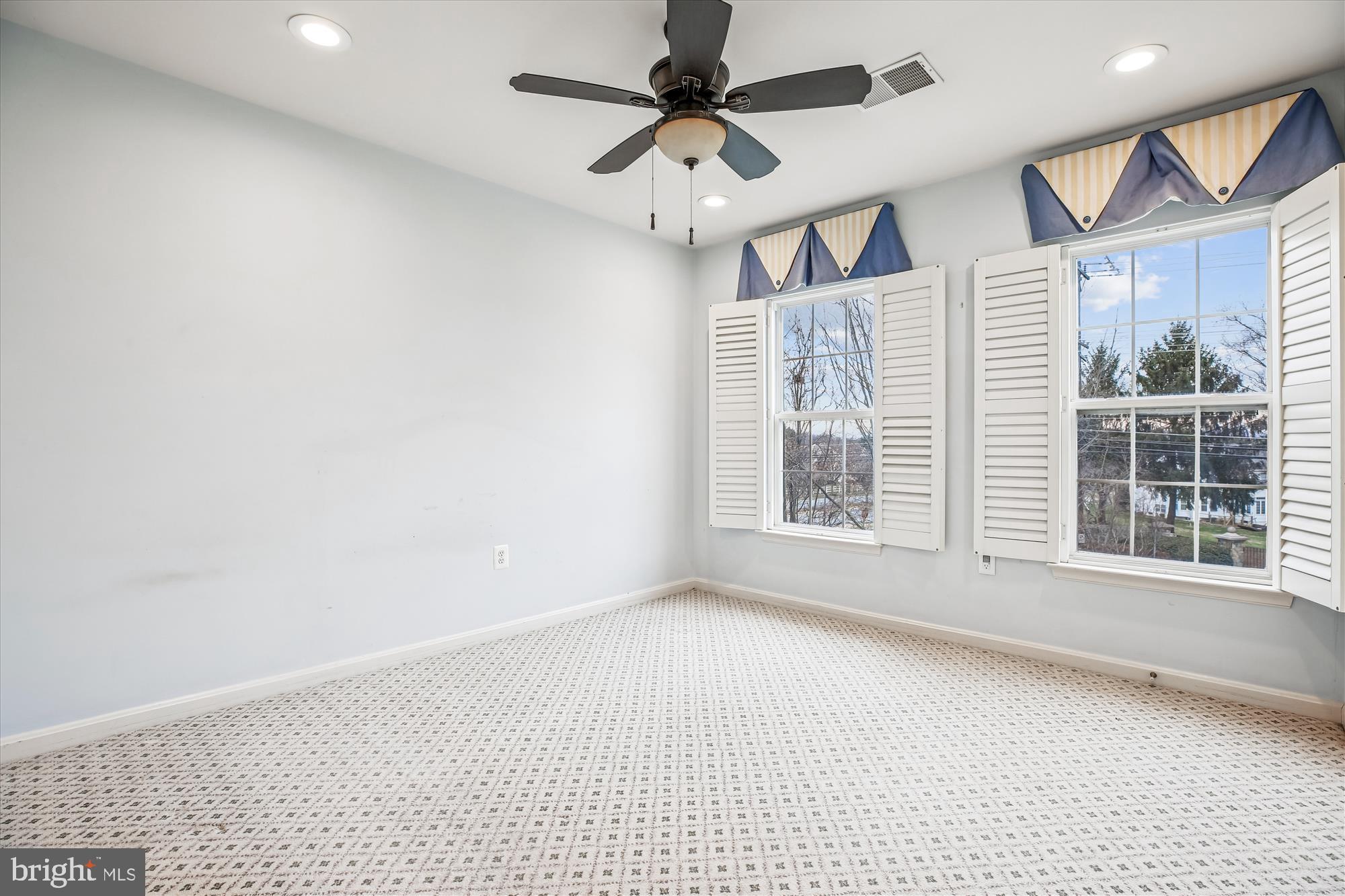 KINGSVIEW VILLAGE - Residential