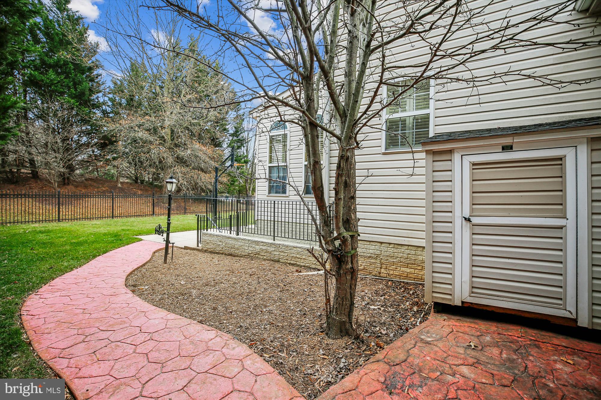 KINGSVIEW VILLAGE - Residential