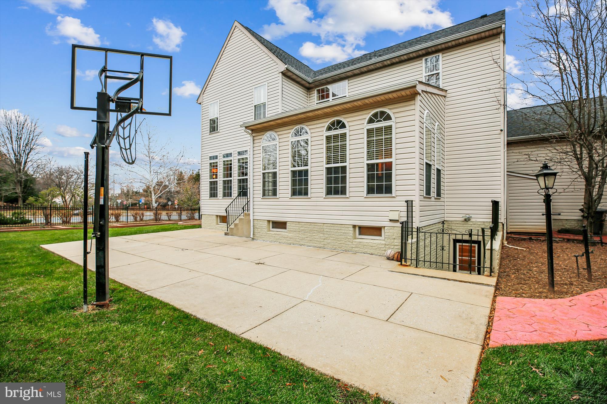 KINGSVIEW VILLAGE - Residential