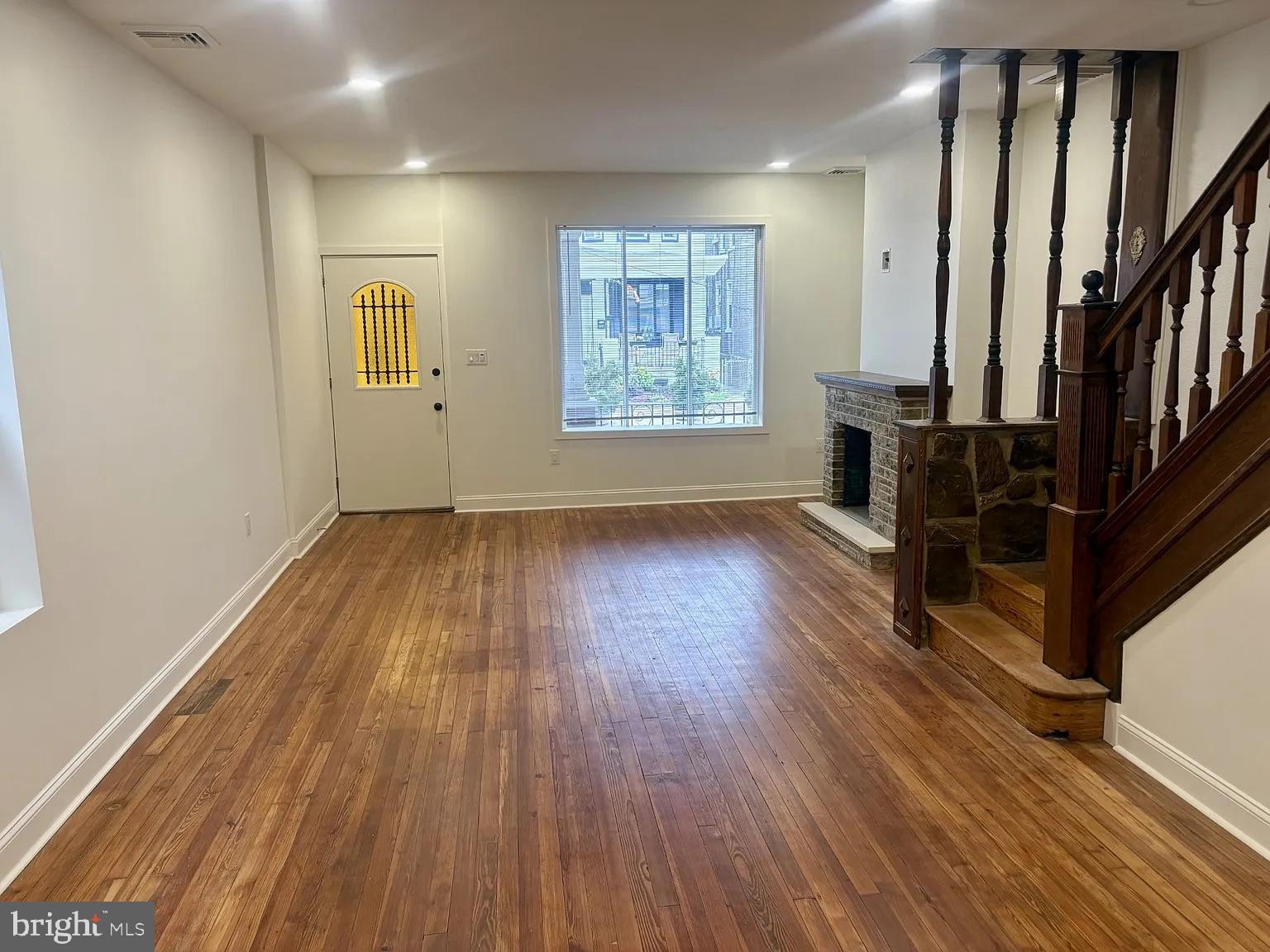 4462 E THOMPSON STREET