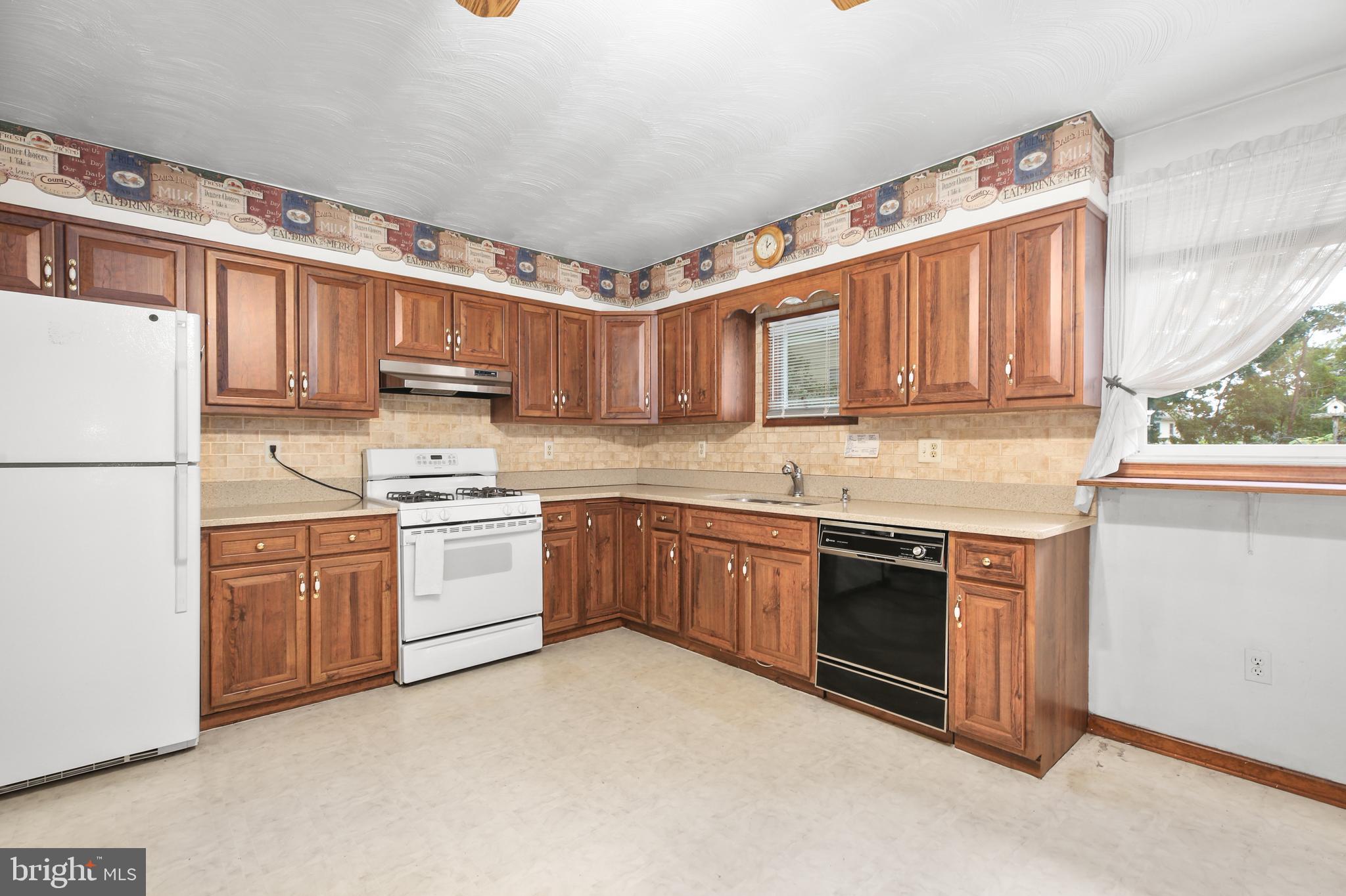 LAKEVIEW ESTATES - Residential