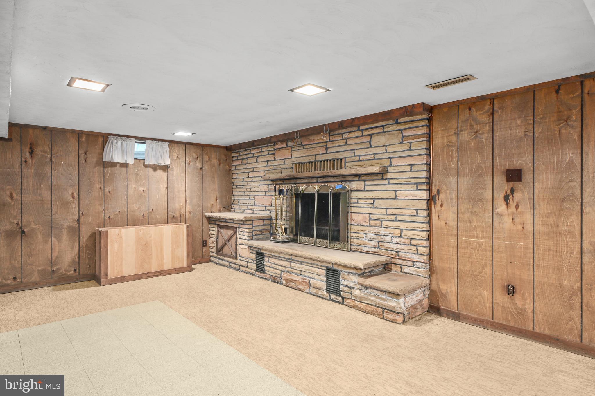 LAKEVIEW ESTATES - Residential