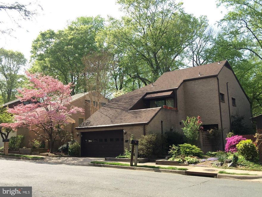 Beautiful Contemporary Nestle in a tranquil private oasis in the Great Oaks! Hardwood floors throughout the house. Large windows throughout the house. Lower level has own large bedroom wit bonus room and private bathroom, perfect for in-laws, with a private entrance. Don't miss this  great property! Professional pictures coming soon!