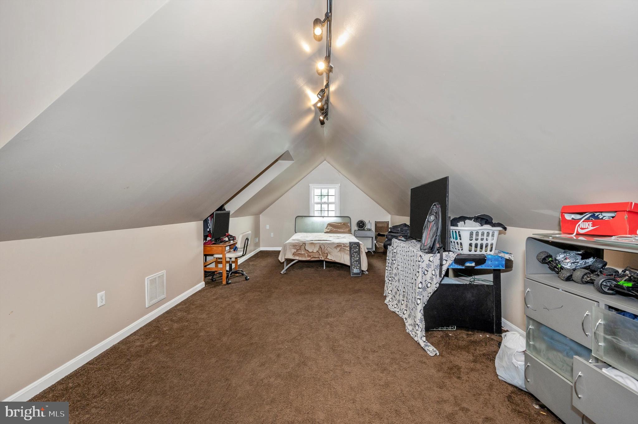 LAUREL RIDGE - Residential