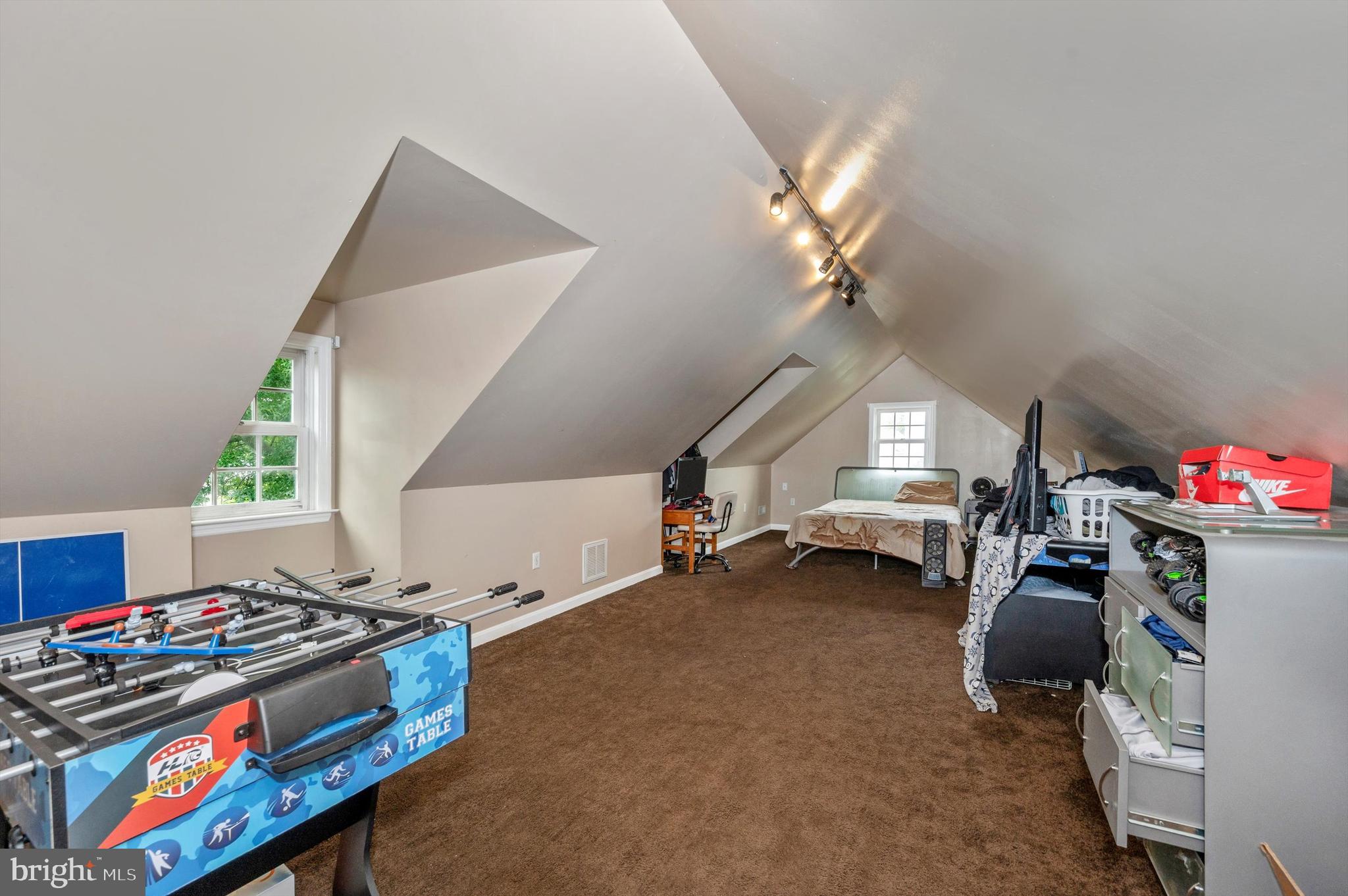 LAUREL RIDGE - Residential