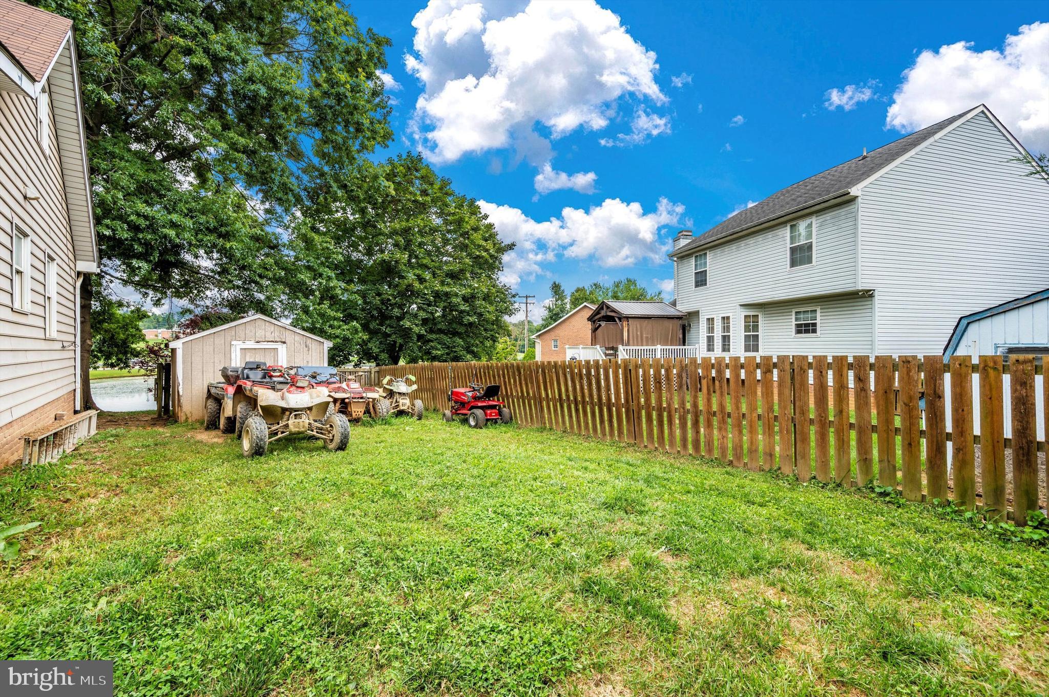 LAUREL RIDGE - Residential