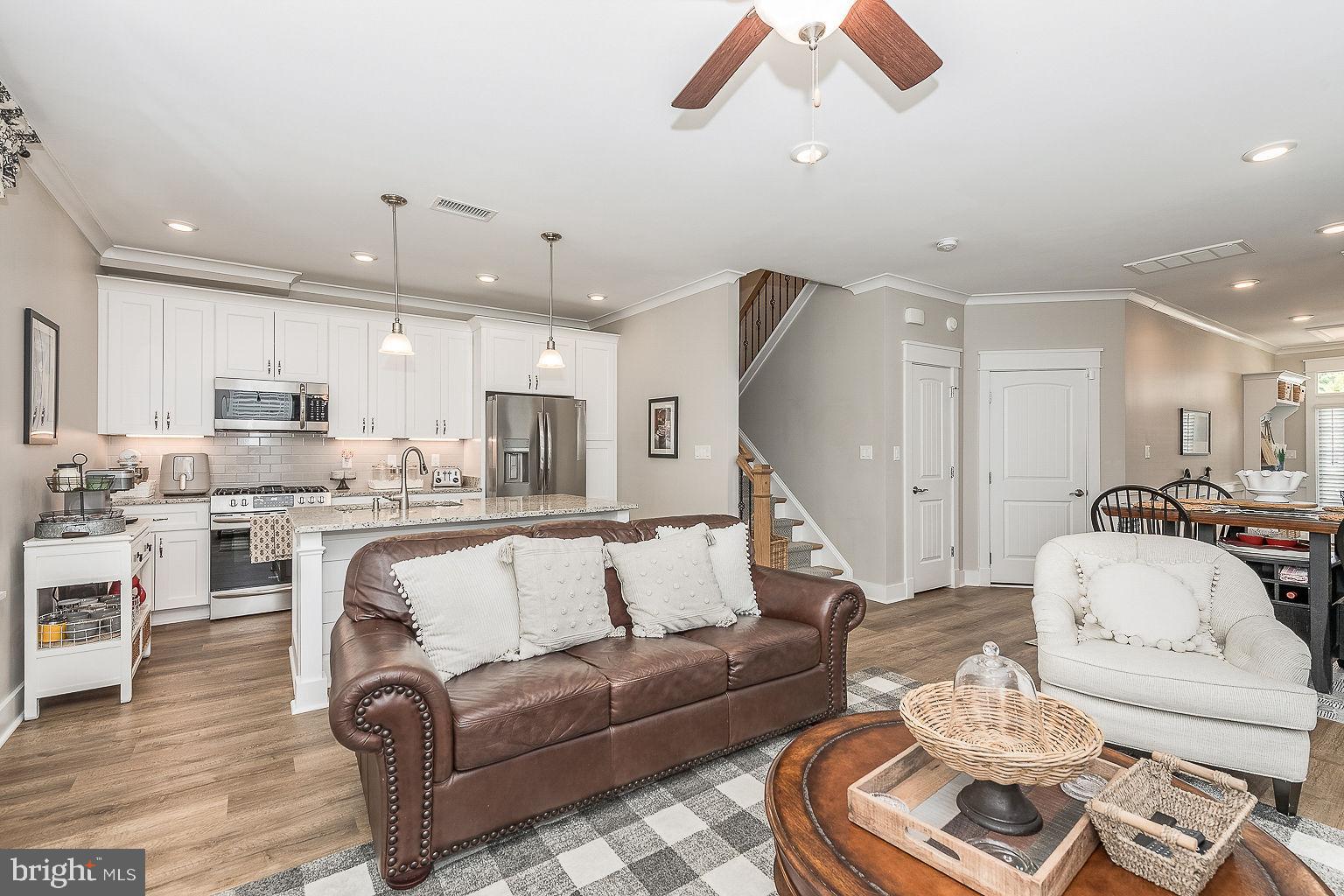 HOLLY HILLS - Residential