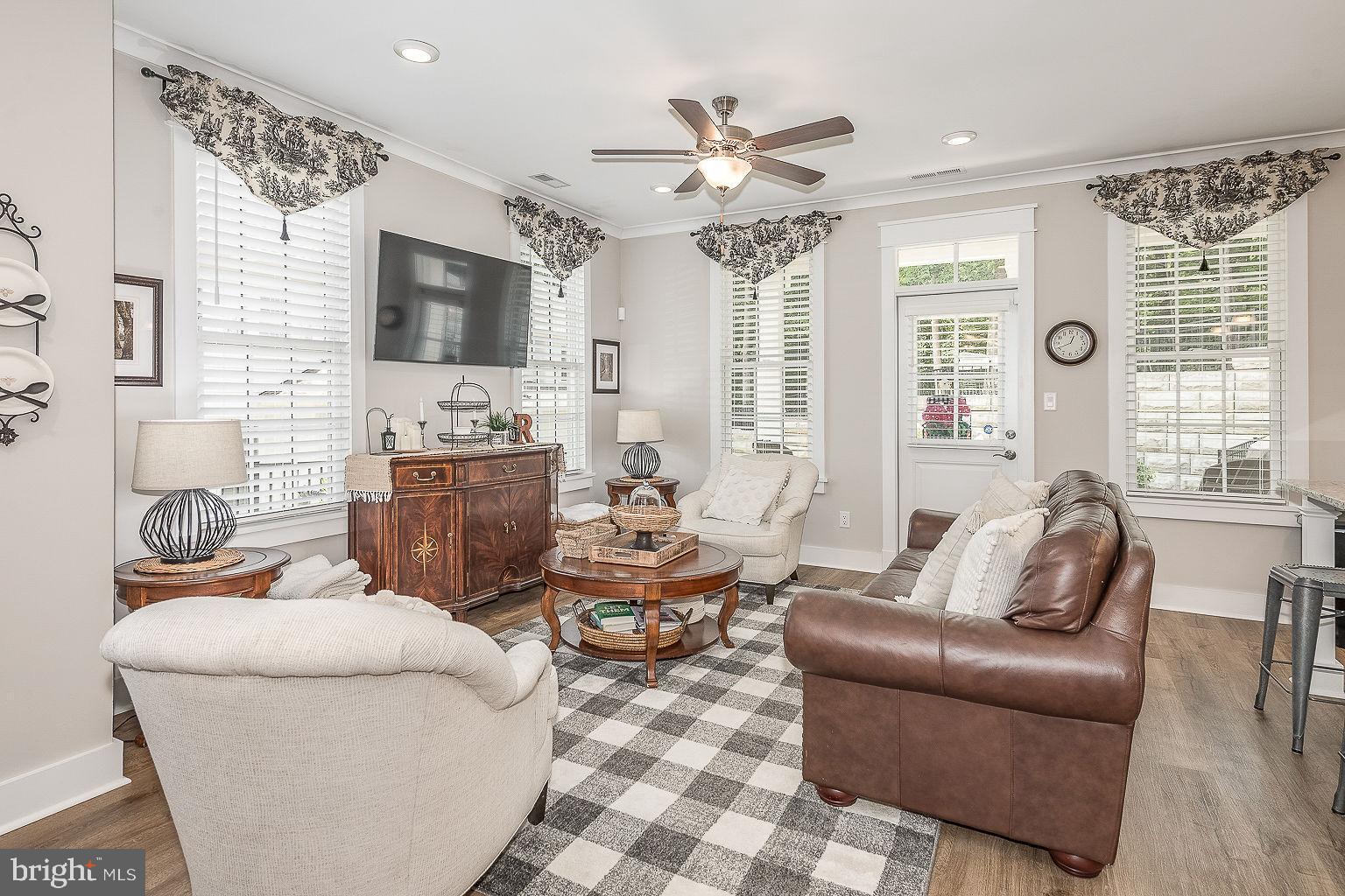 HOLLY HILLS - Residential