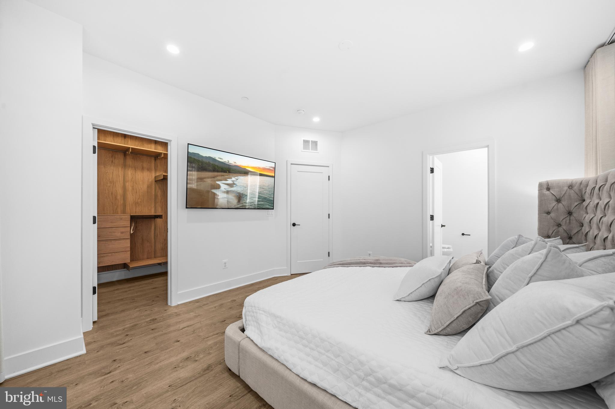 TYSONS RIDGE - Residential