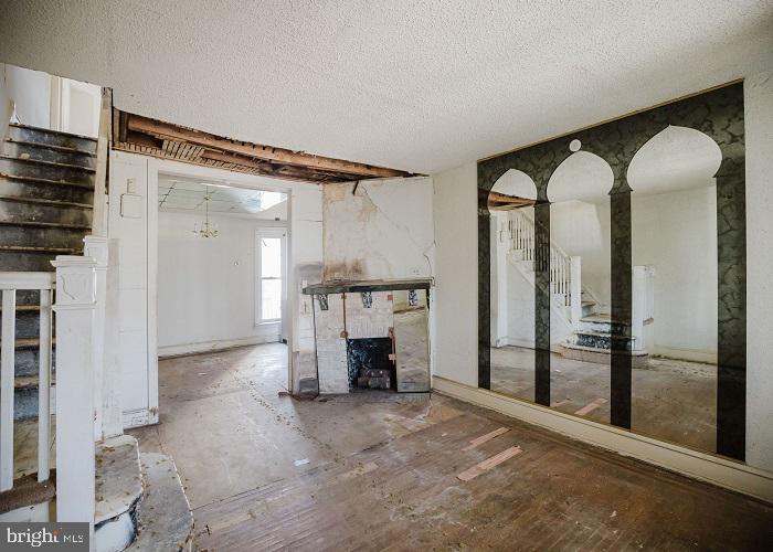 WEST OAK LANE - Residential