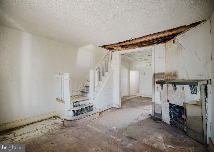 WEST OAK LANE - Residential