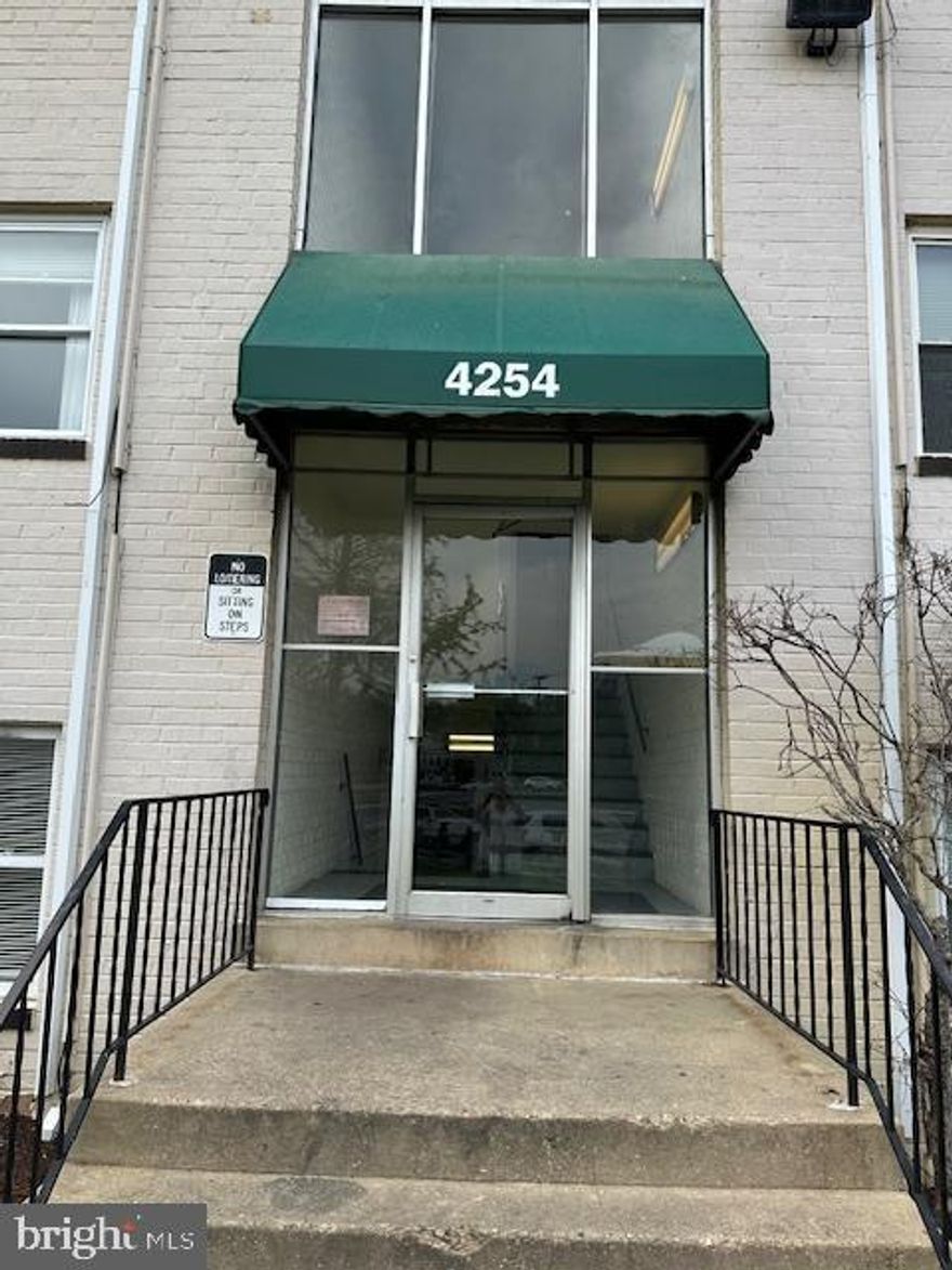 Fully renovated washer dryer in side unit,  2 bedrooms and one full bath.
All utilities include the rent