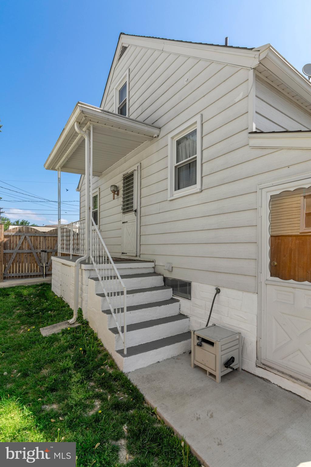 ARUNDEL GARDENS - Residential