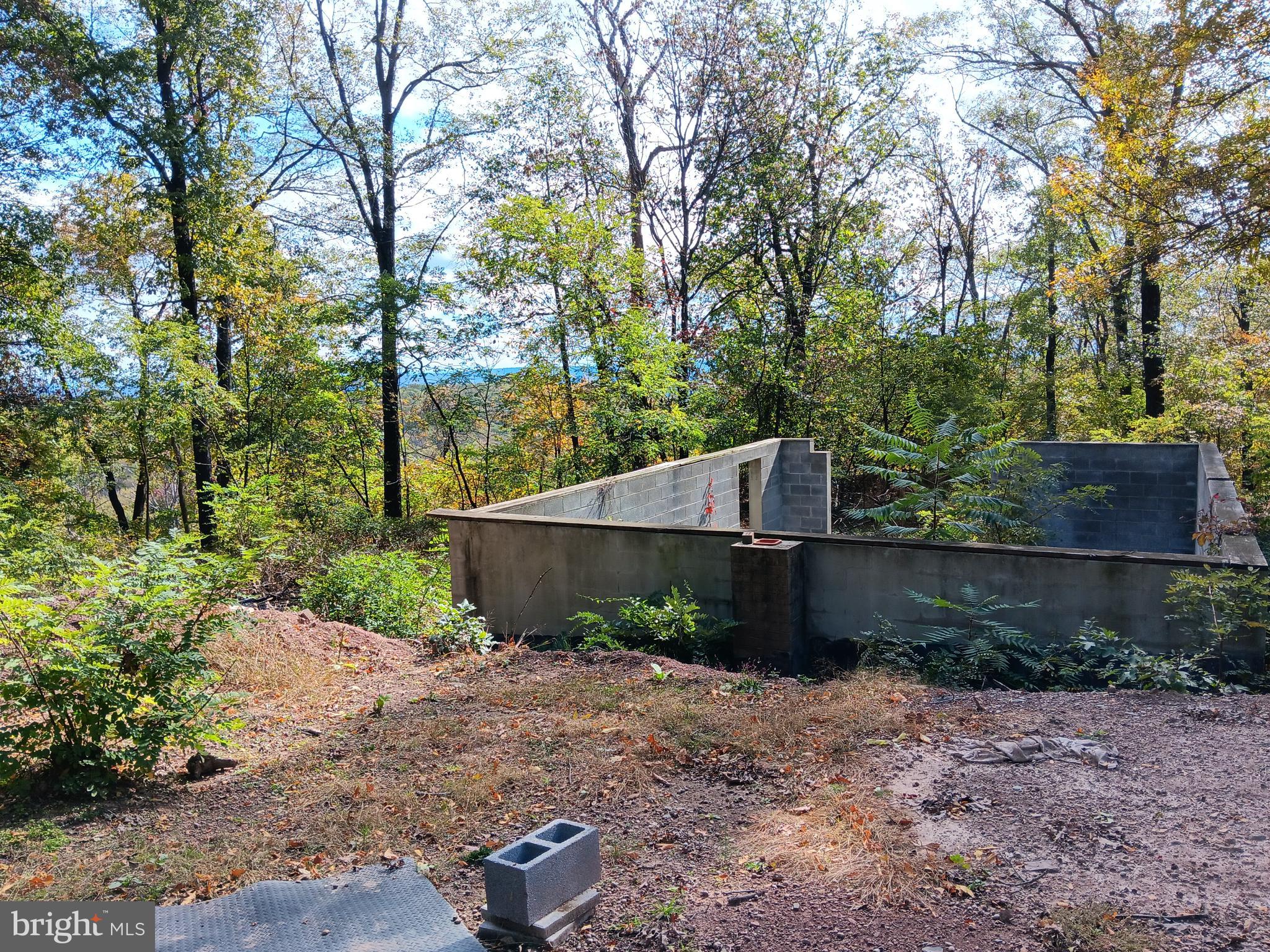 SLEEPY HOLLOW - Land