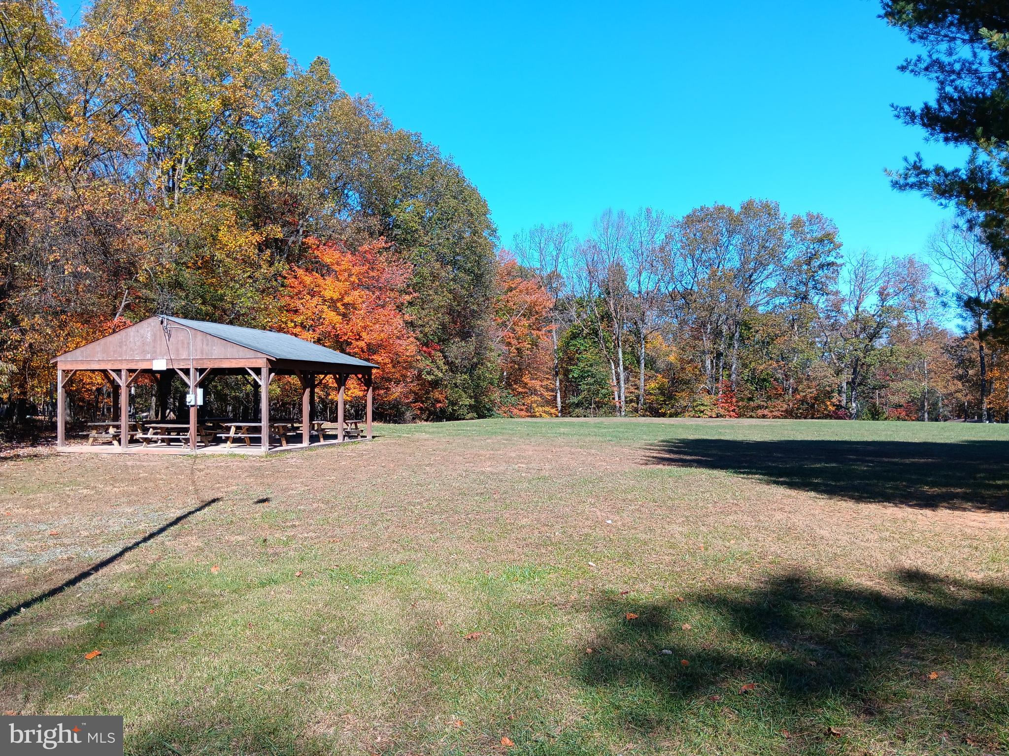 SLEEPY HOLLOW - Land