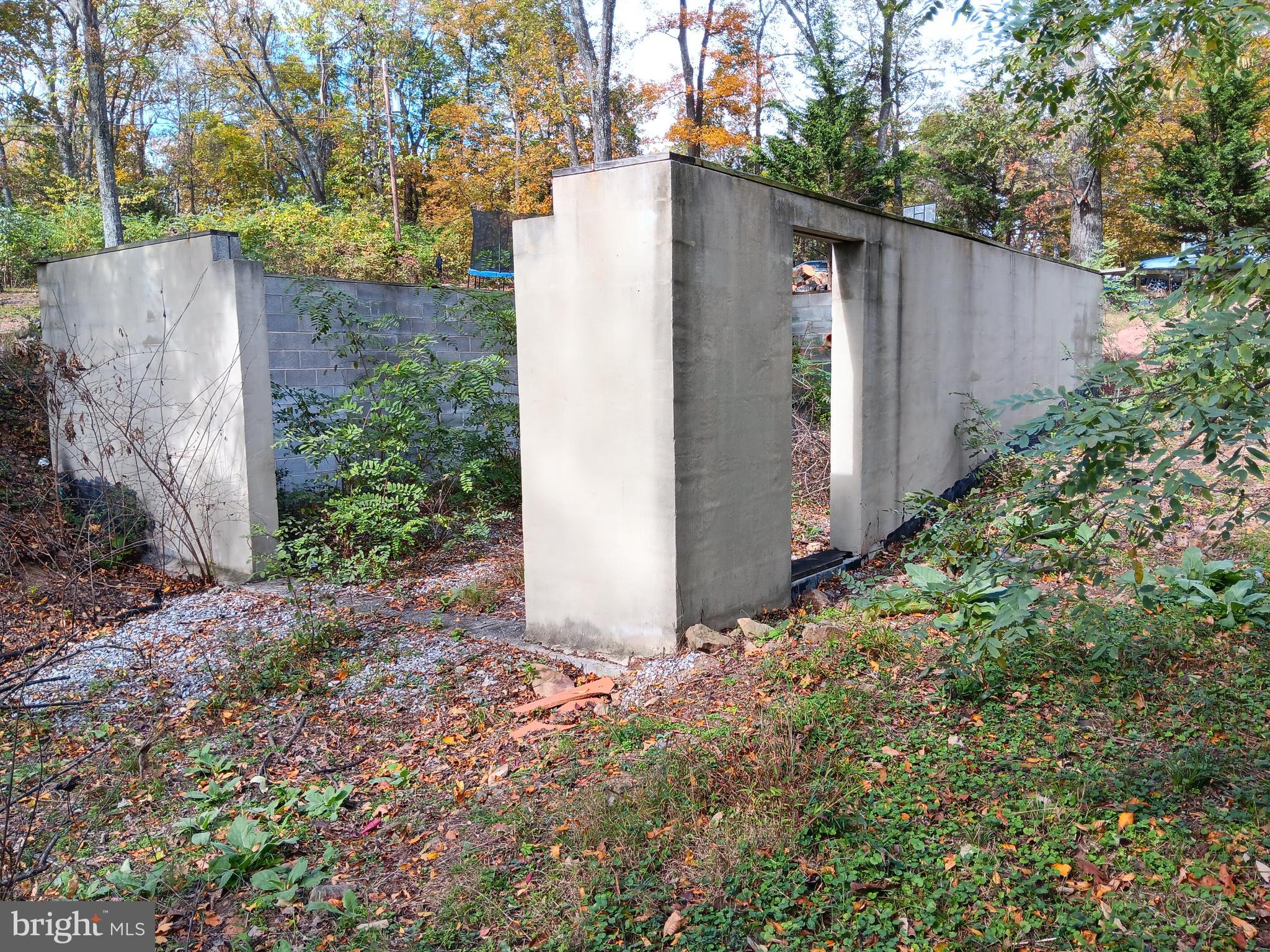 SLEEPY HOLLOW - Land