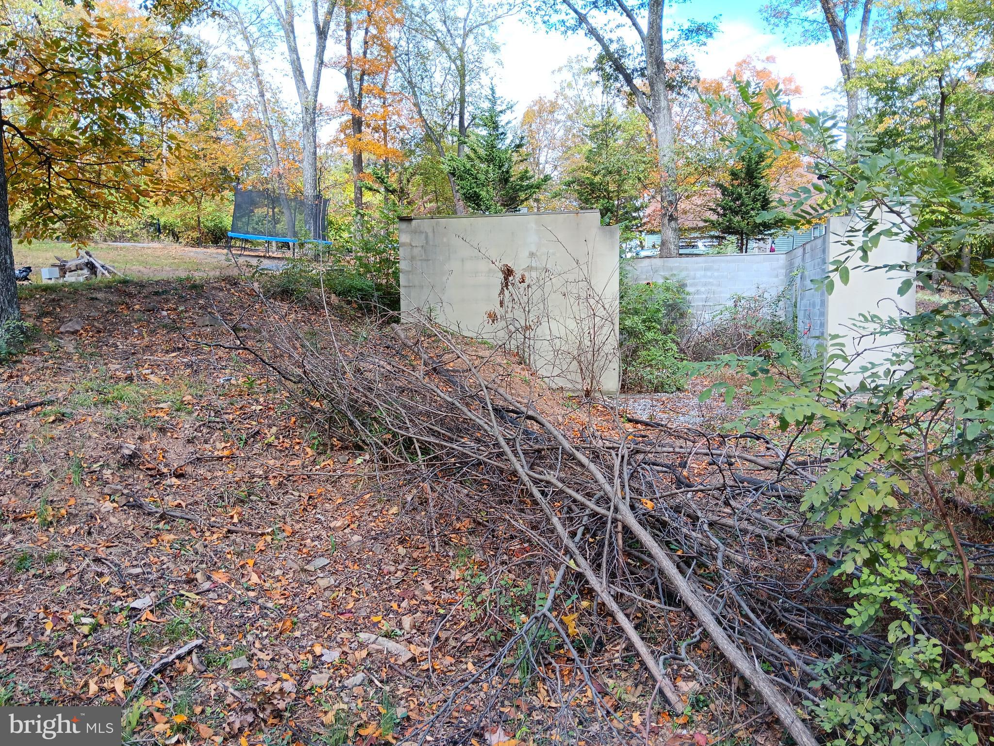 SLEEPY HOLLOW - Land