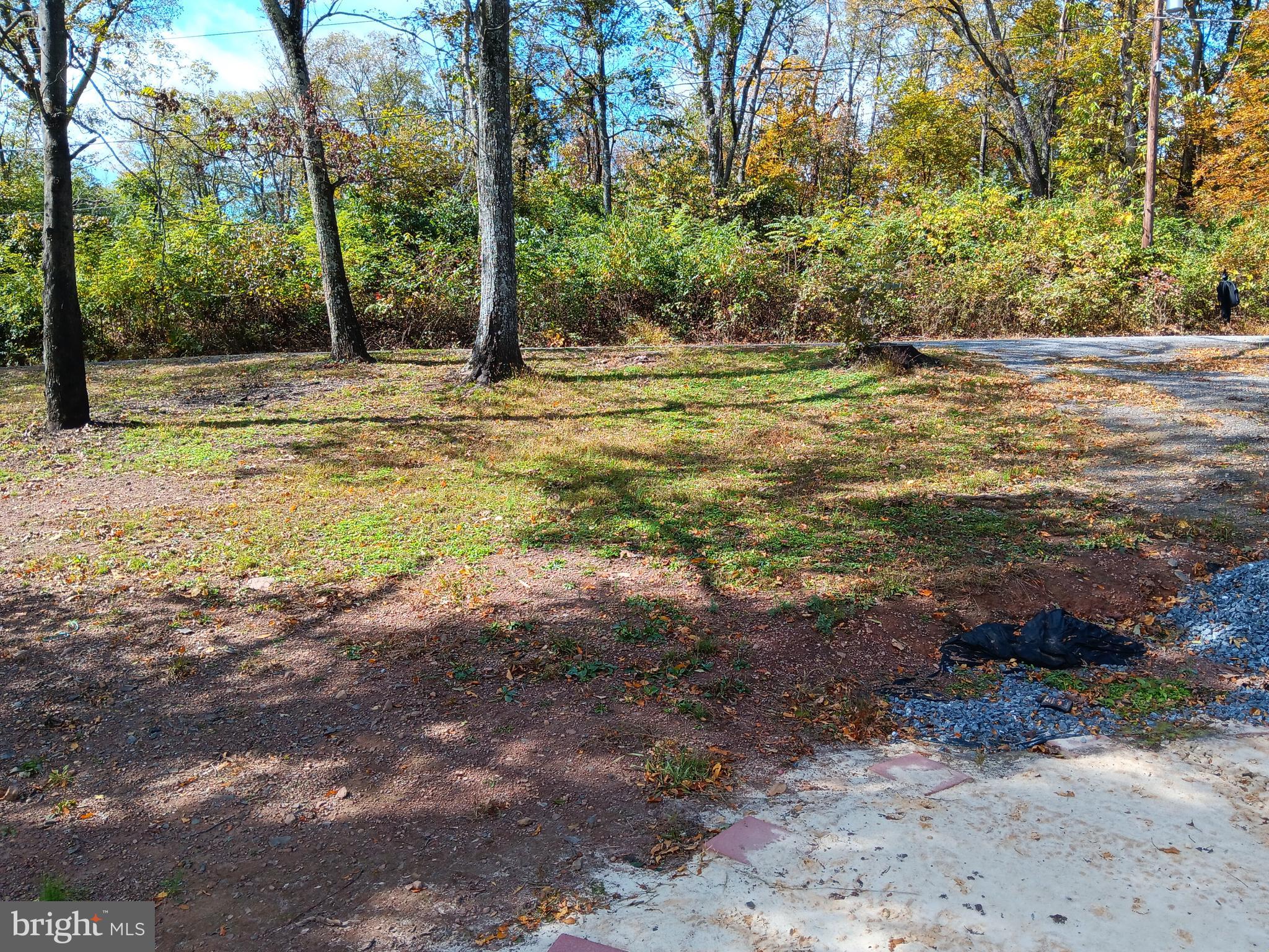 SLEEPY HOLLOW - Land