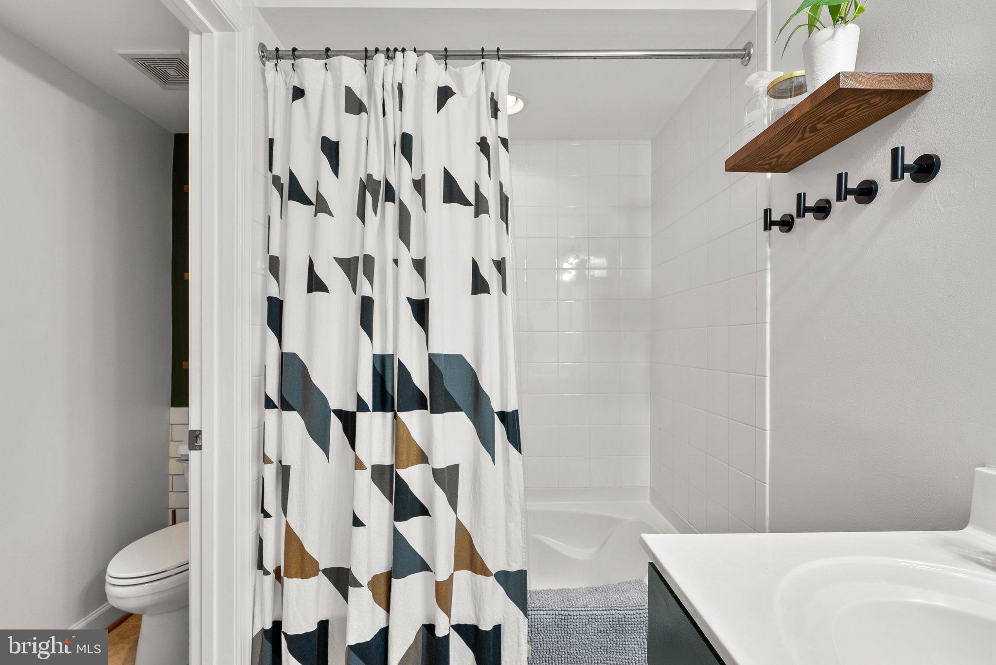 WEST VILLAGE OF SHIRLINGTON - Residential Lease