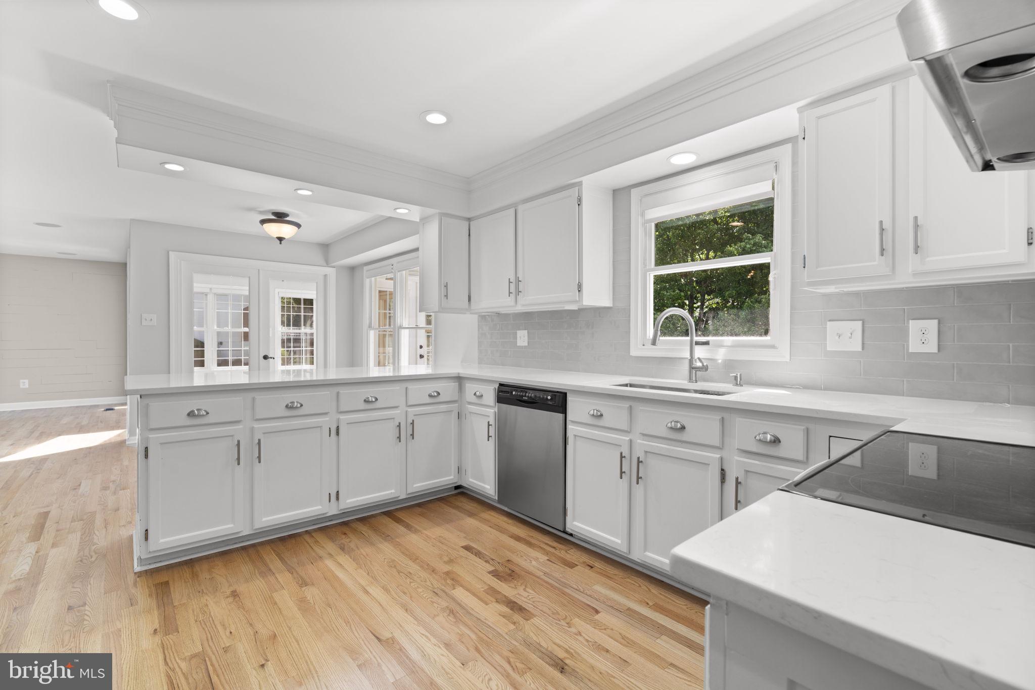3131 KINGS COURT