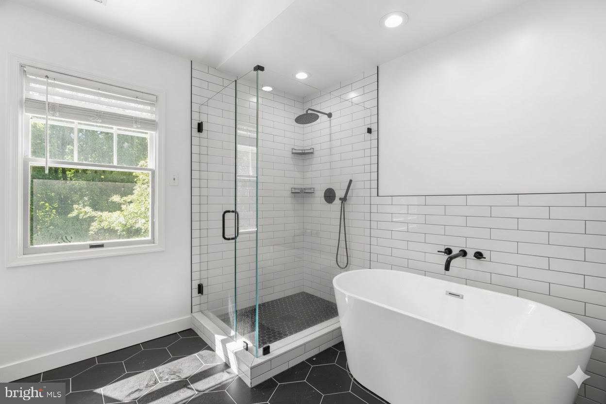 3131 KINGS COURT
