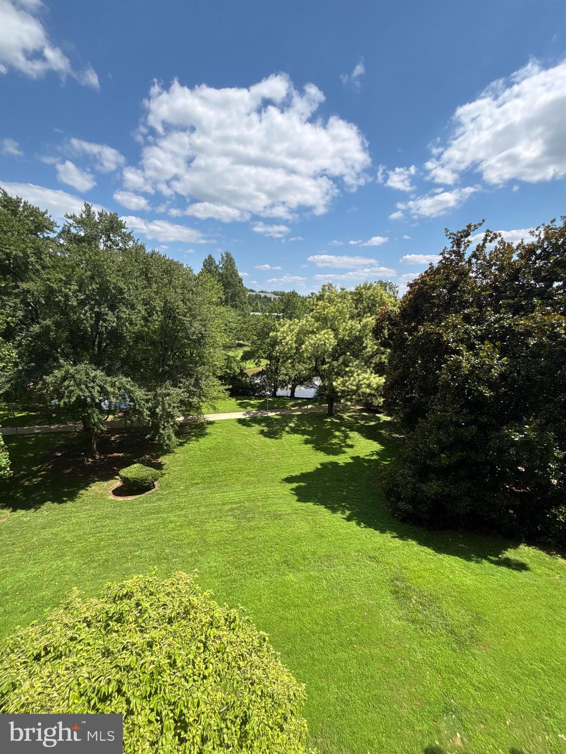 10401 GROSVENOR PLACE 413