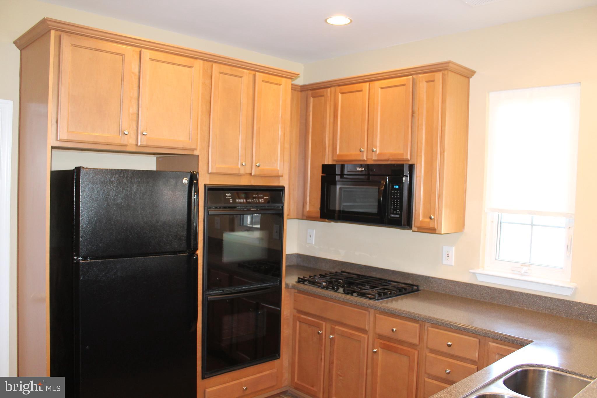 THE TOWNES CONDOMINIUM - Residential Lease