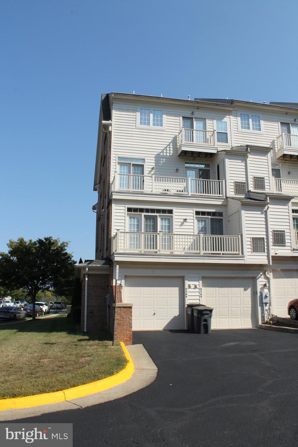 THE TOWNES CONDOMINIUM - Residential Lease