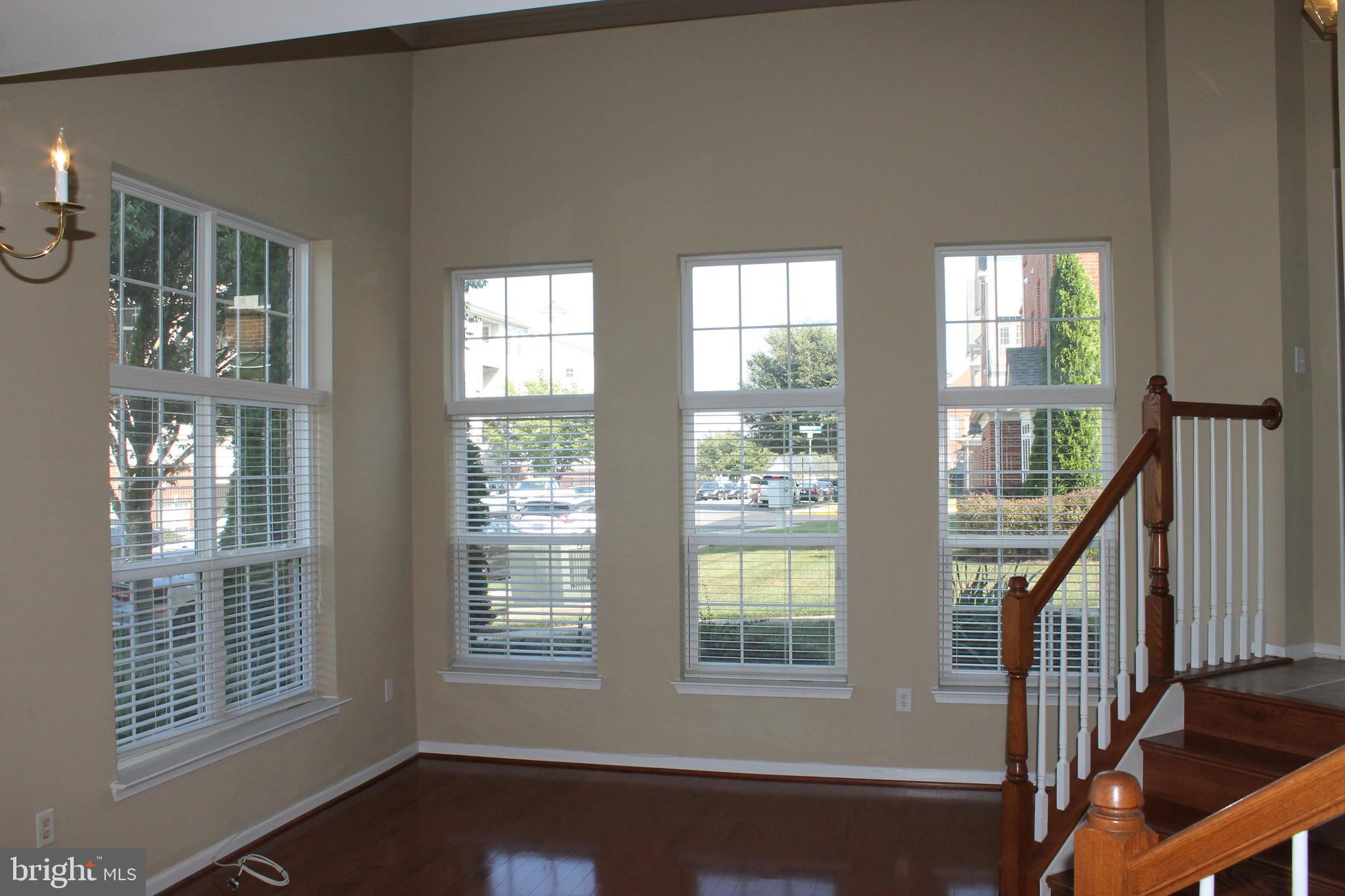 THE TOWNES CONDOMINIUM - Residential Lease