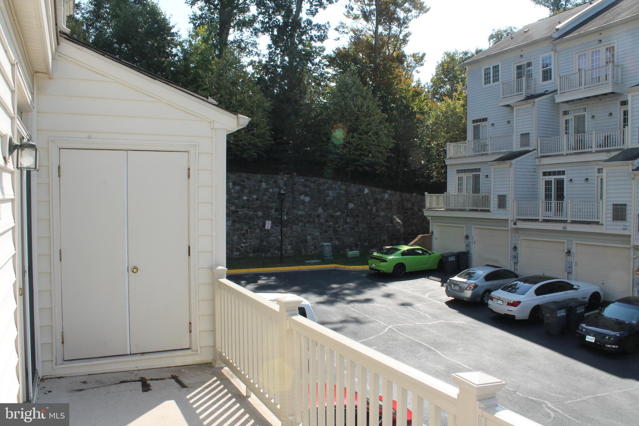 THE TOWNES CONDOMINIUM - Residential Lease