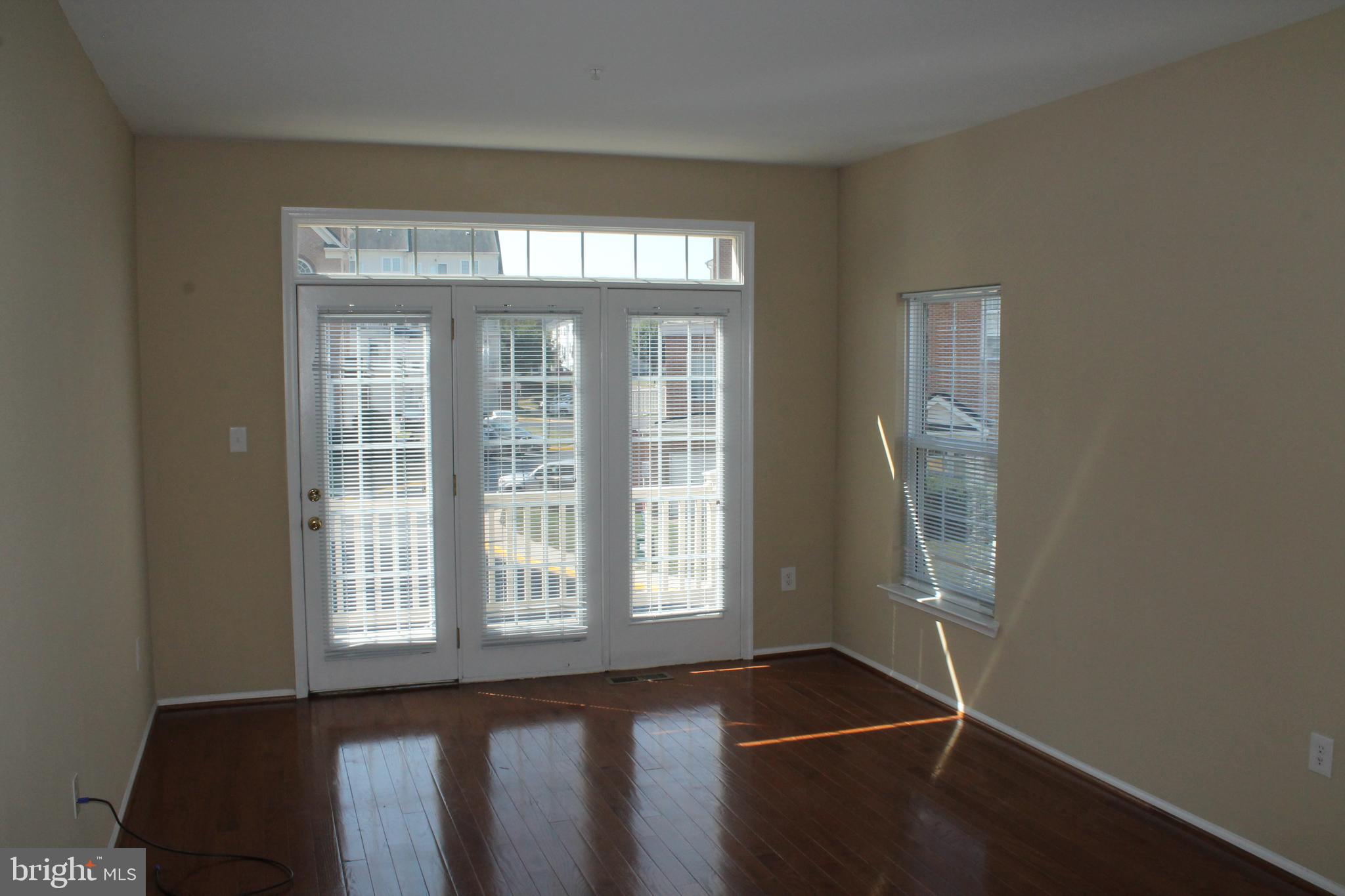 THE TOWNES CONDOMINIUM - Residential Lease