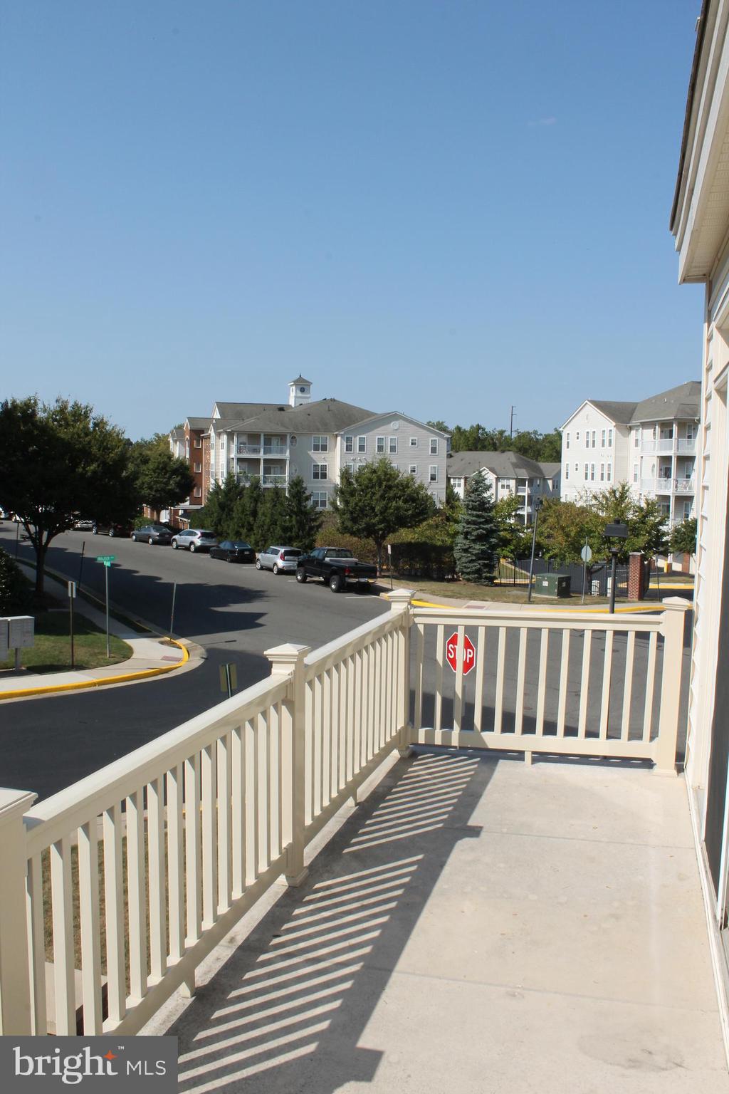 THE TOWNES CONDOMINIUM - Residential Lease