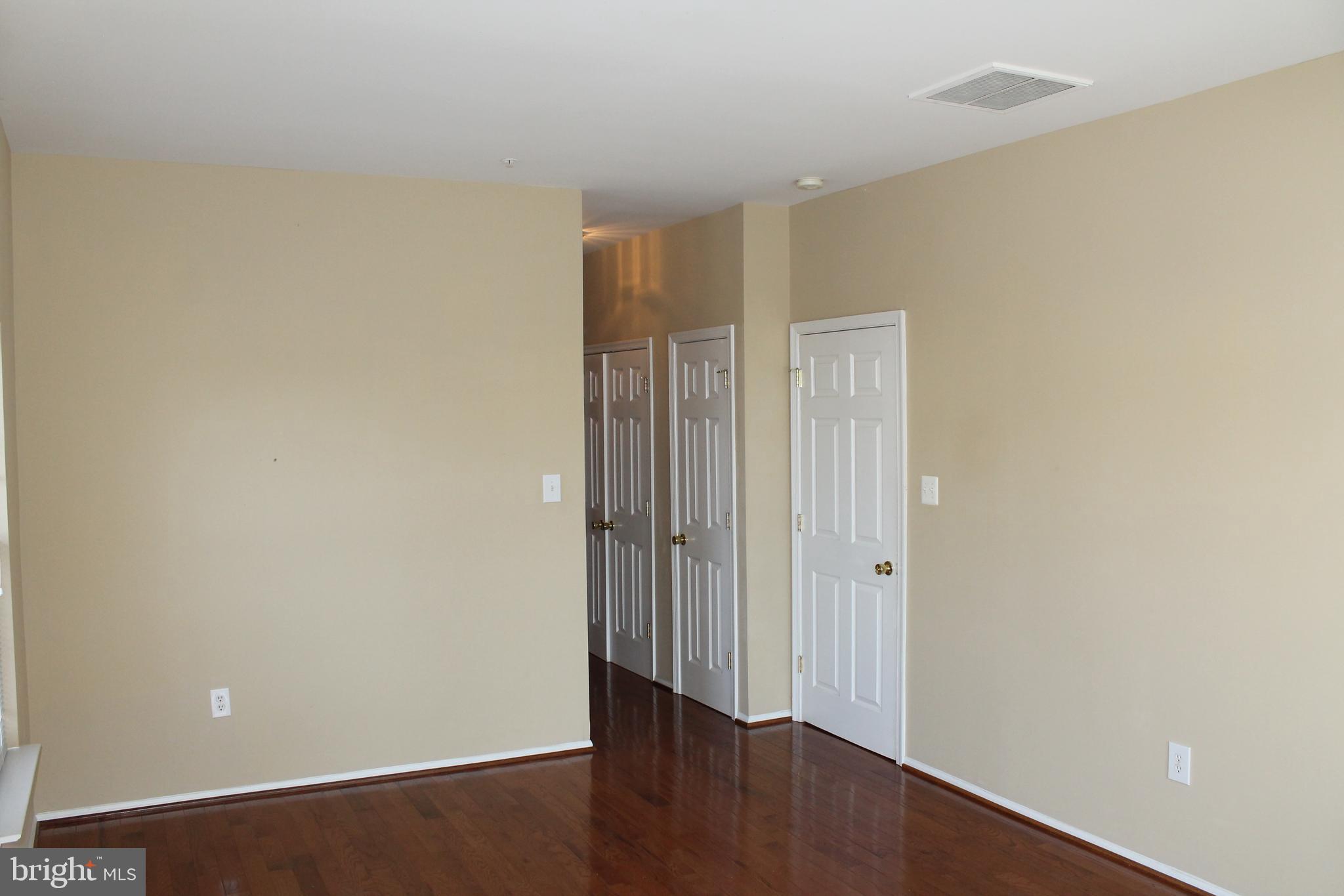 THE TOWNES CONDOMINIUM - Residential Lease