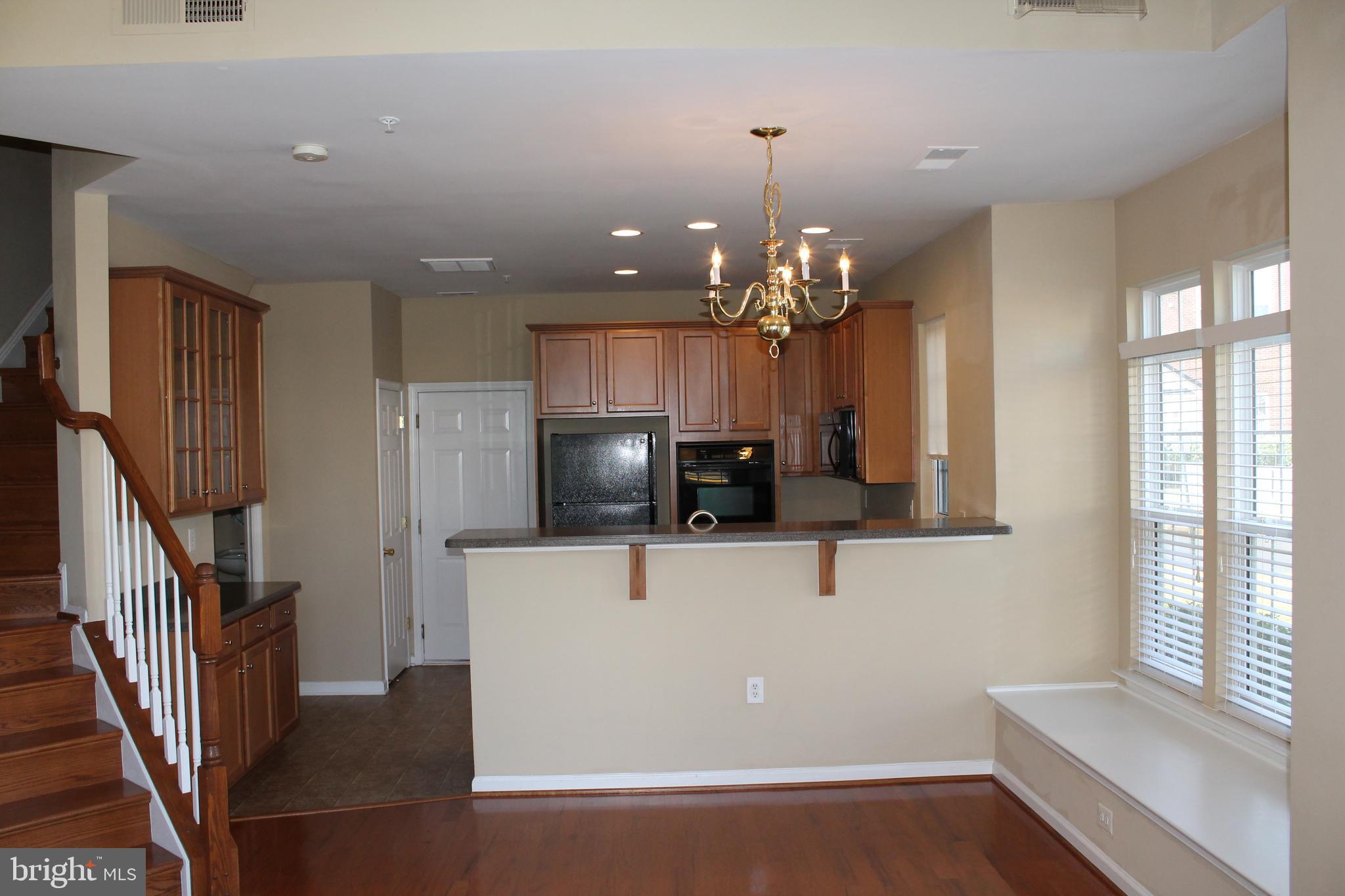 THE TOWNES CONDOMINIUM - Residential Lease