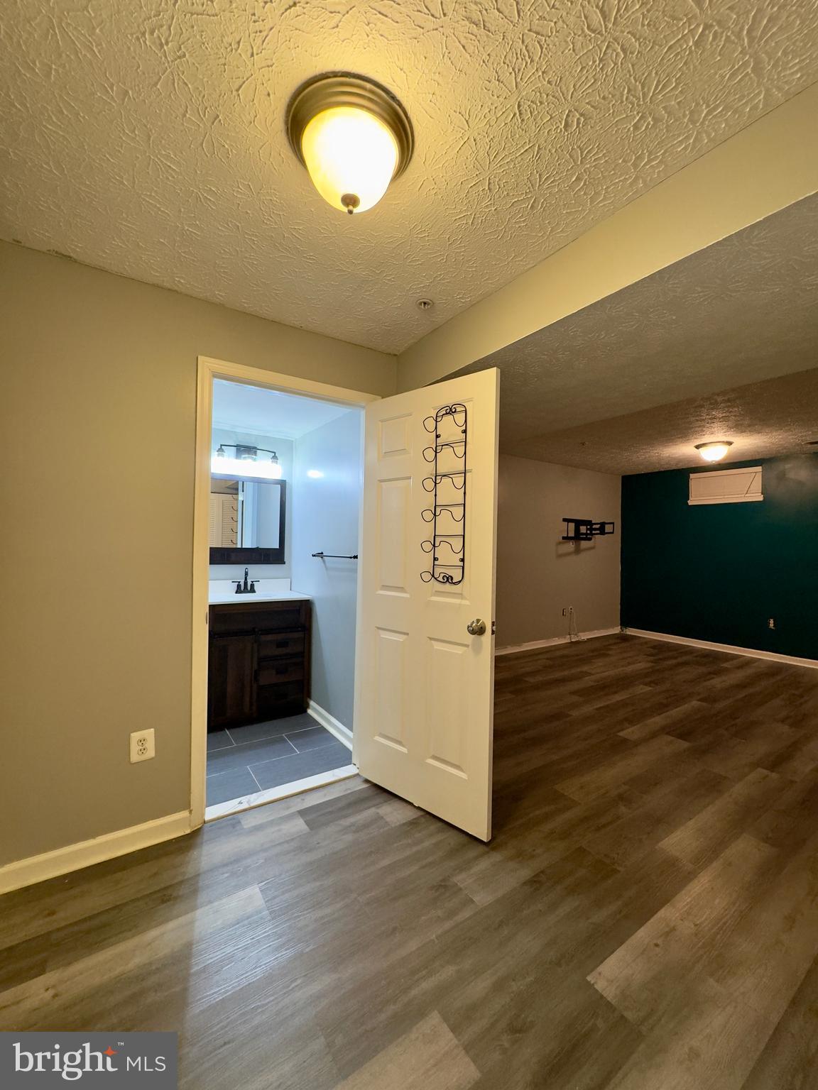 ROSEDALE - Residential Lease