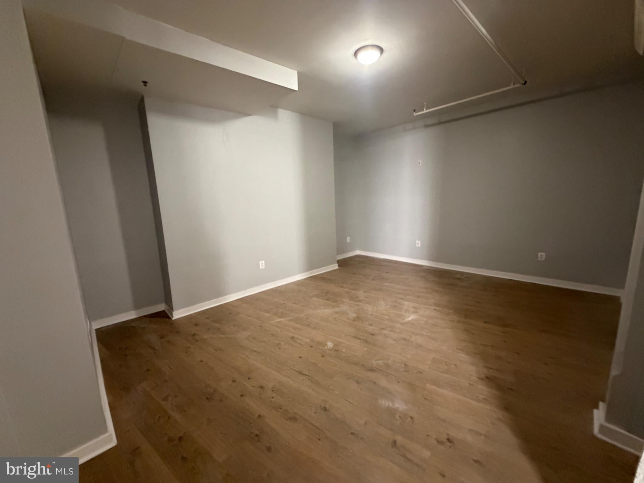 4 LEVERINGTON AVENUE 102